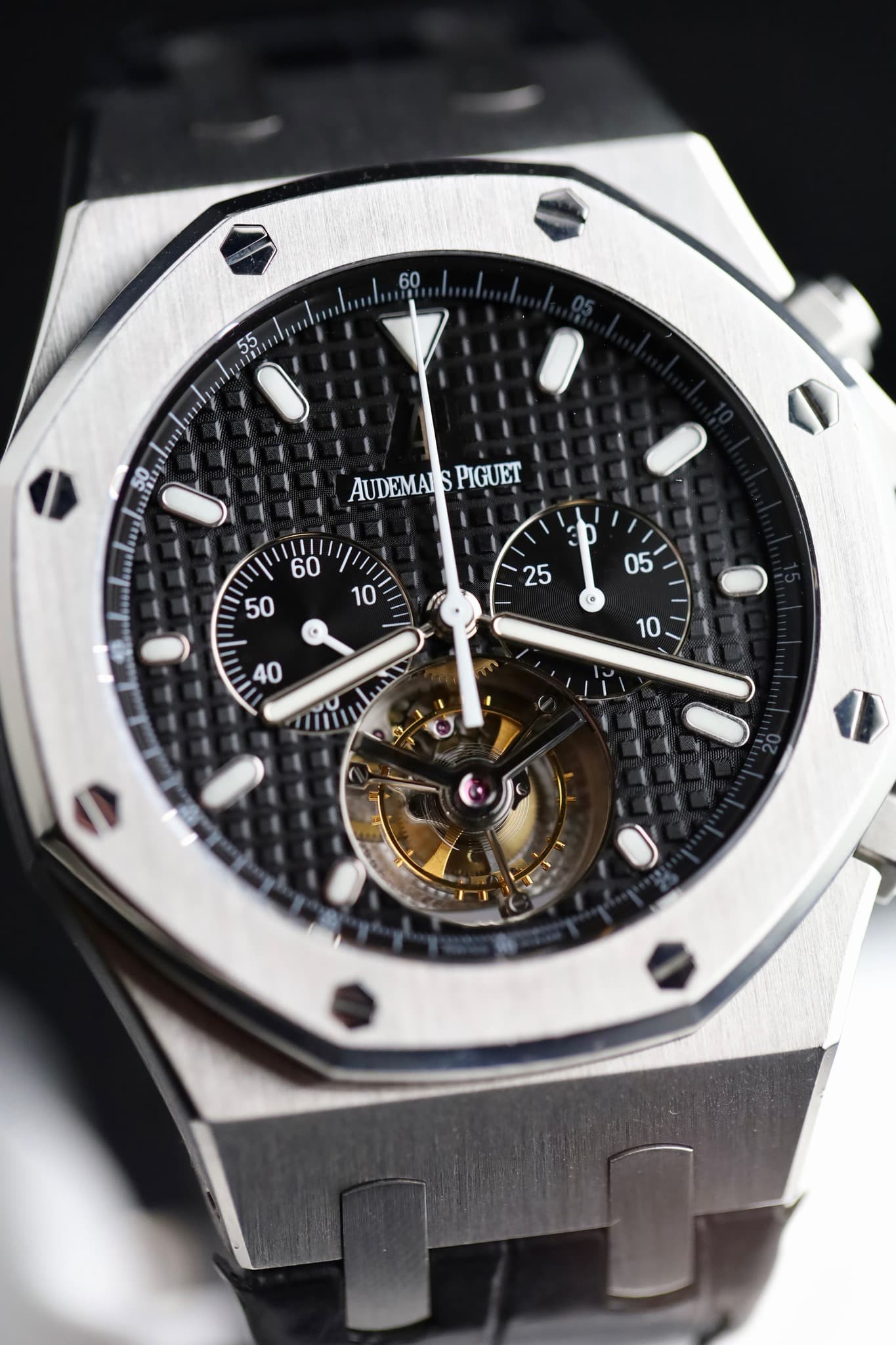 May be an image of wrist watch and text that says '60 55 S0 AUDEMAI AUDEMANSPIGUET S PIGUET 1II JU الللد 1 L se'