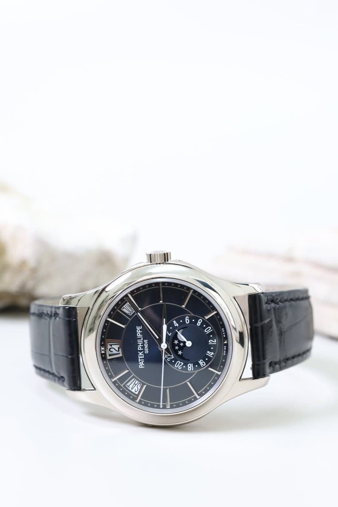 May be an image of wrist watch and text that says 'C 6 4 +上 PHILIPPE EVEVE ENEVE GENEVE add ل PATEK 8 O1 M2MM تم 2 21 BRINH 2 ے ቅ ፅ 20 81 ه S M5'