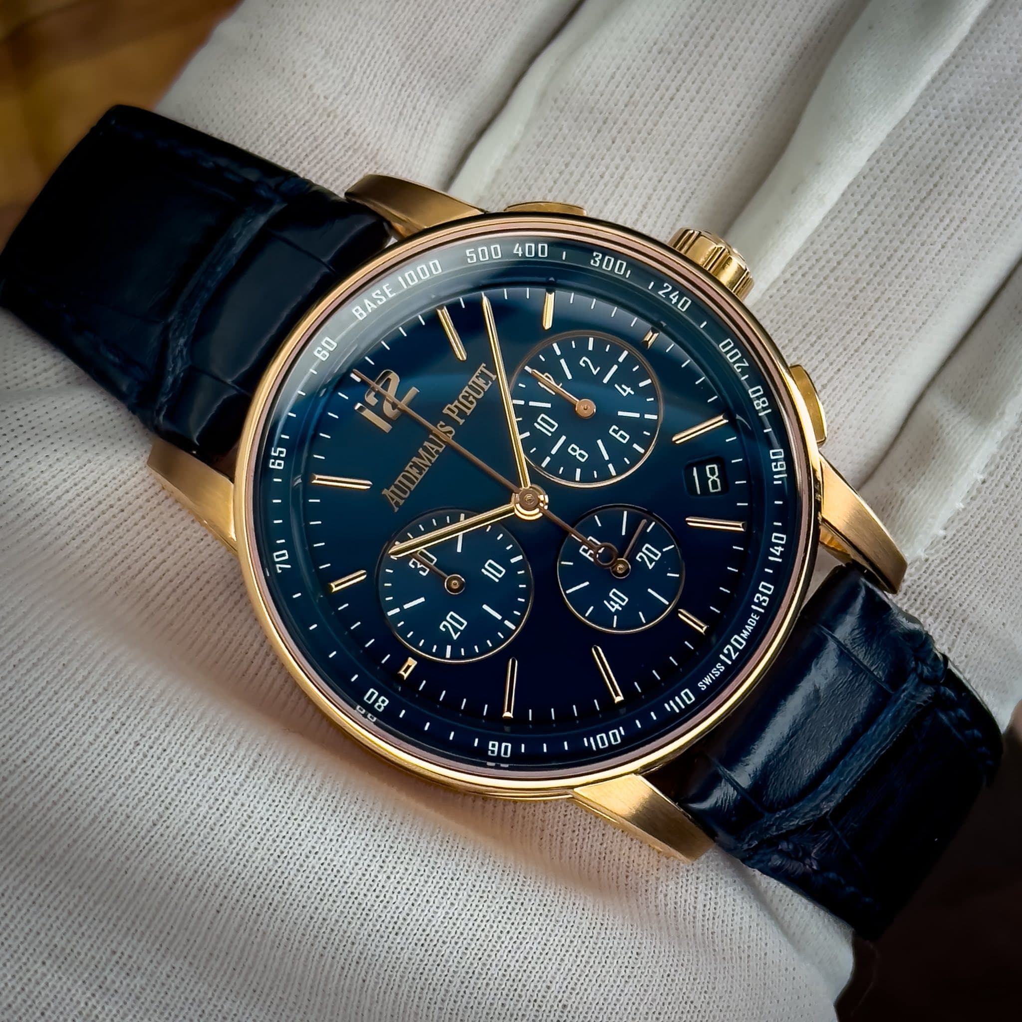 May be an image of wrist watch and text that says ' BASE и و 2 ن V C 9 0C 4 65 PIGUE IATS 000 08 لن C 70 8 ဖ DO U 20NASE SWISS '