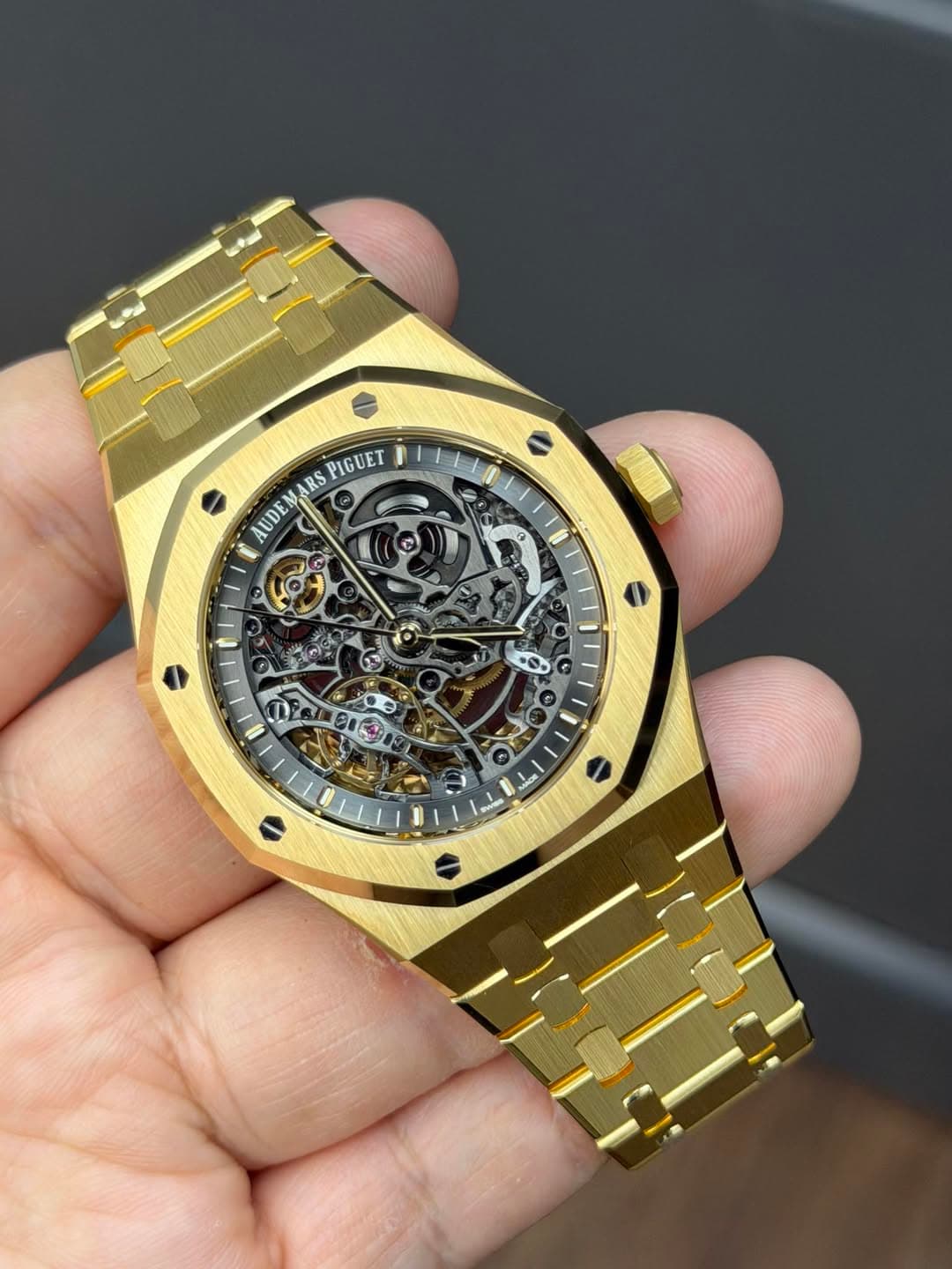 May be an image of wrist watch and text that says 'ARS PIGUET AUDE 0 C NY Aae'