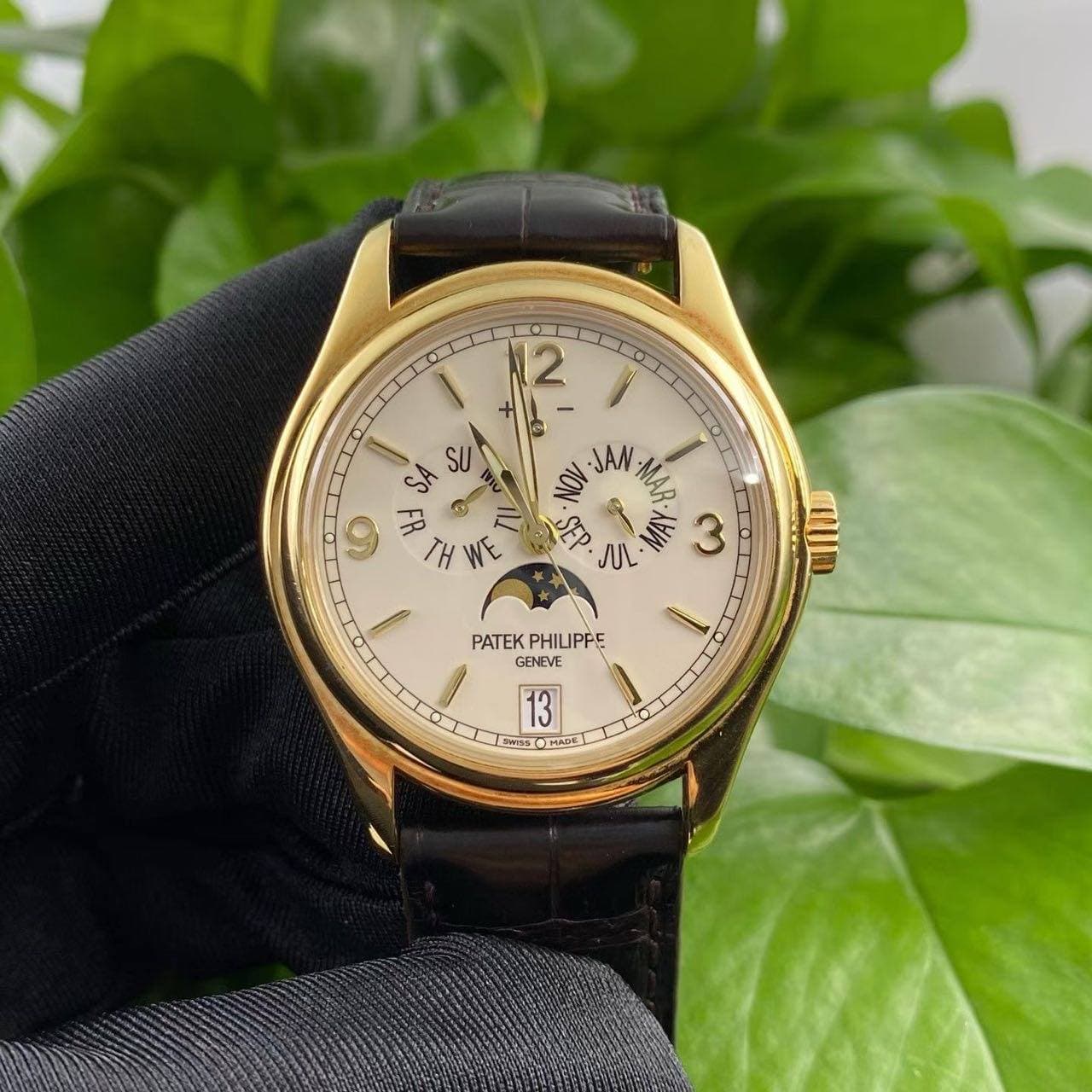 May be an image of wrist watch and text that says 'SA SU 2 - C TN JAN MA SEP JUL 3 THWE WE ወዉ PATEK PATEKPHILIPPE PHILIPPE GENEVE Cepeni SA C 13 WTSN 10MADE'