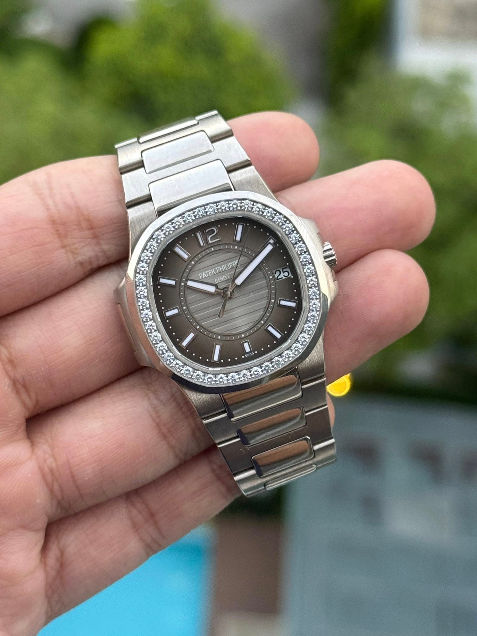 May be an image of wrist watch and text that says '2 PATEKPHILIPP 23'
