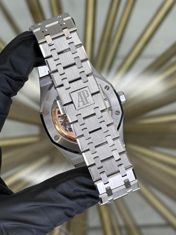 May be an image of digital watch and text that says 'AP- S'