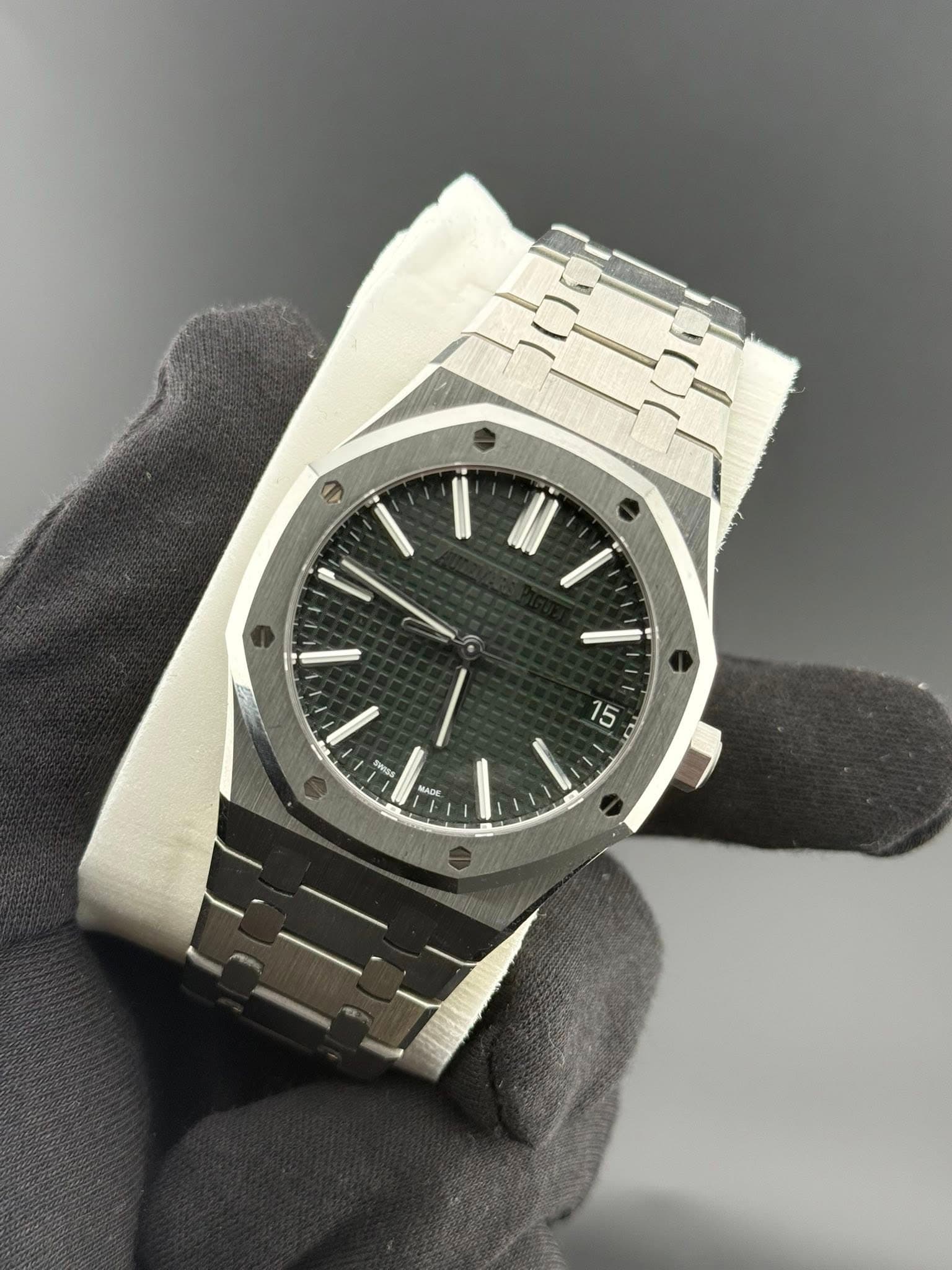 May be an image of wrist watch and text that says 'a 15 D MADE'