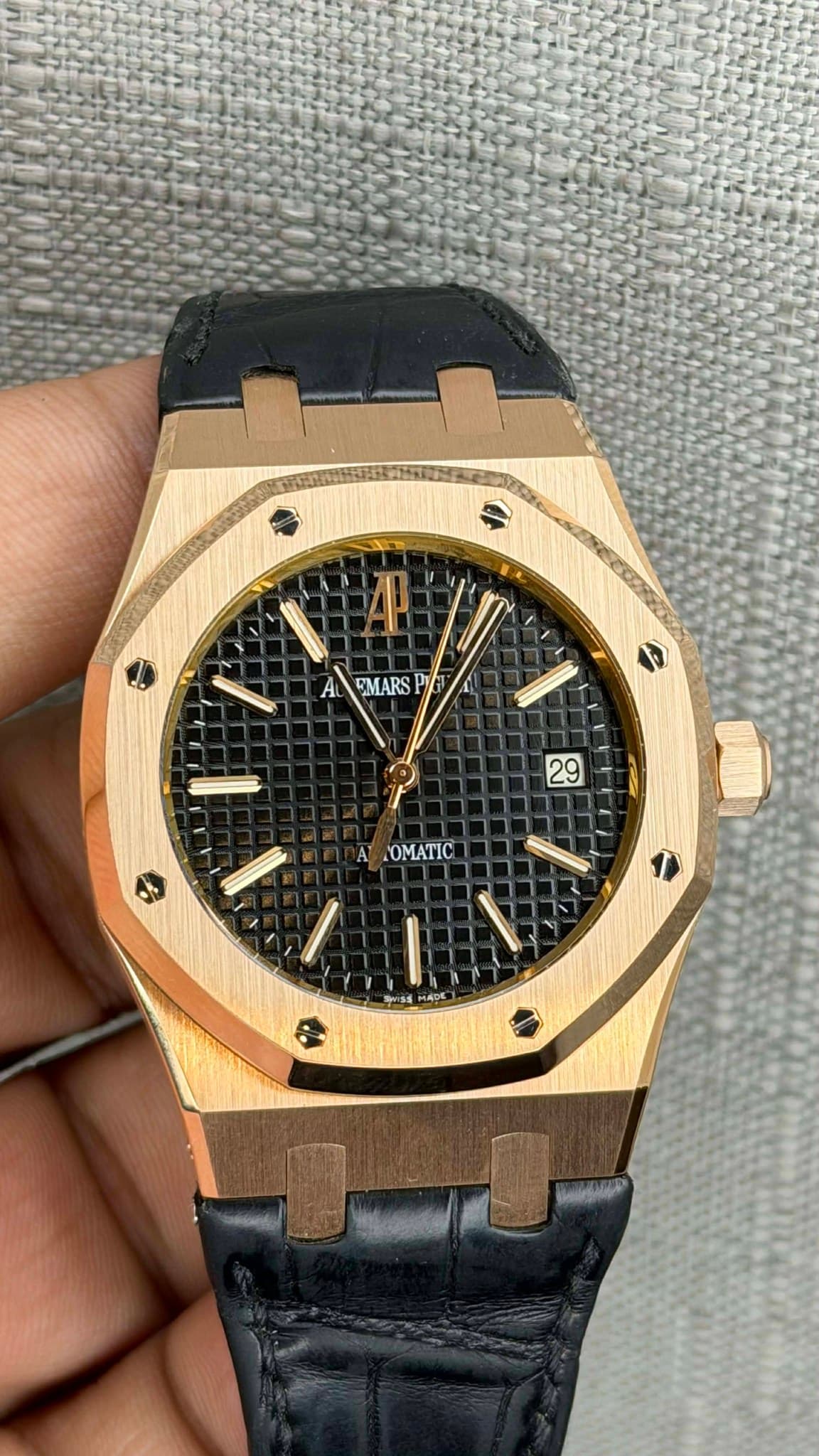 May be an image of wrist watch and text that says 'FMARS EMARSPET P ۱ 29 A TOMATIC MADE a'