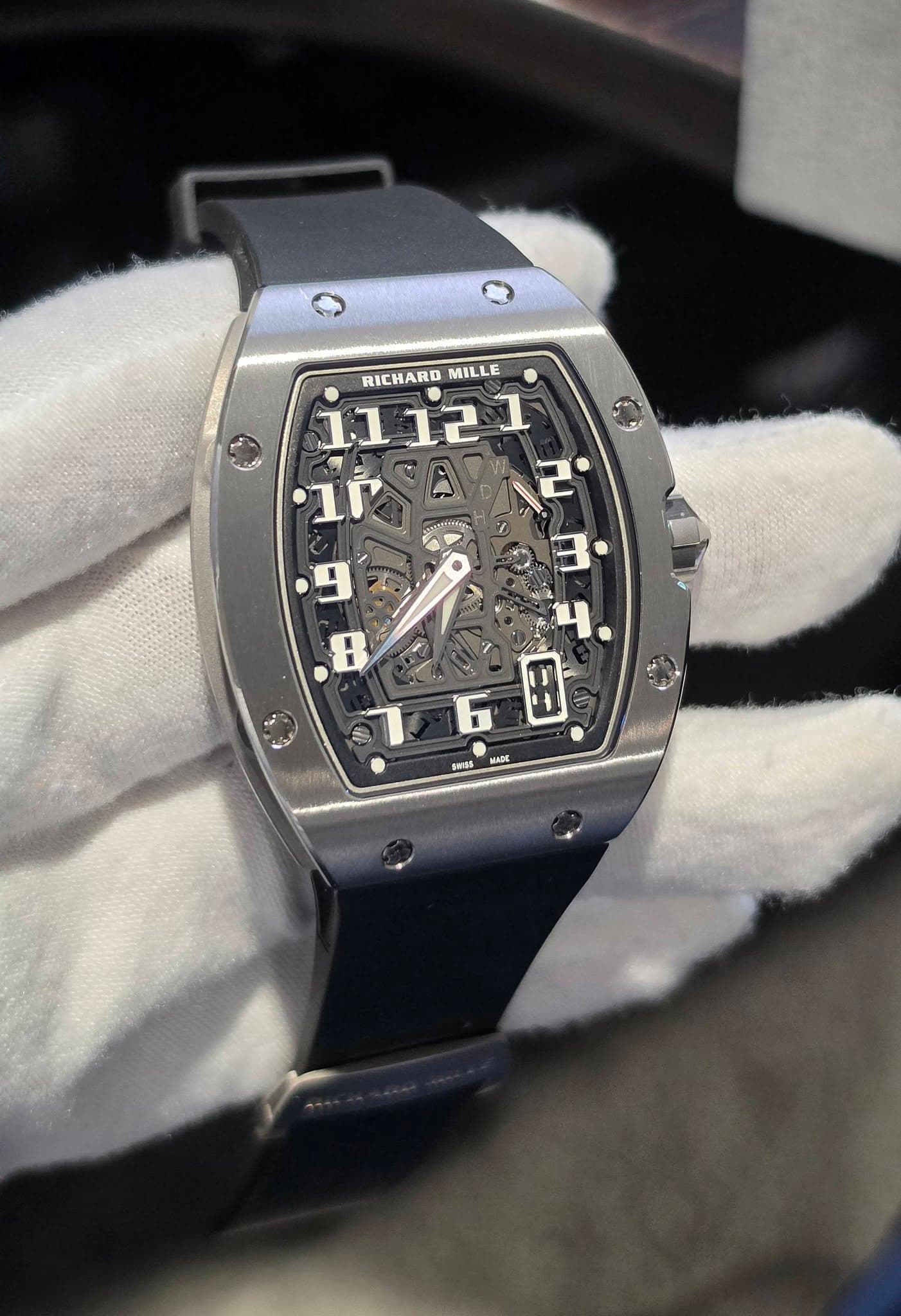 May be an image of wrist watch and text that says 'جل まょみ RICHARD MILLE م1 2° i 4. 6 B B 9 8 S ר CA TSS MADE'