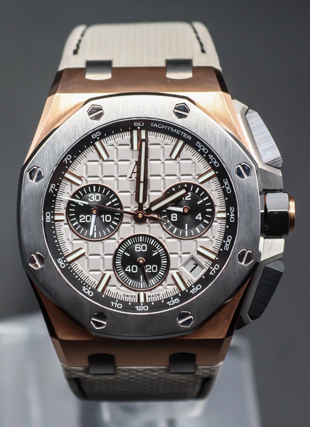 May be an image of wrist watch and text that says '70 60 65 pииии πηии YME TACHYMETER ACH TER AMSUUHI B 75 เพทย 30 80 © 20 2 10 ® © O υυυ, 200 I 170 Inubuuli 100 นฟา SWISS MADE…