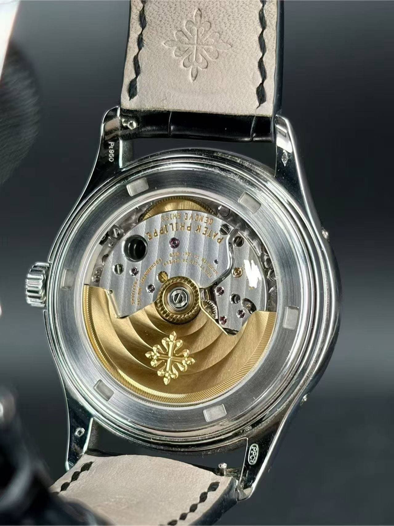 May be an image of wrist watch and text that says 'f 6 Pt C6 C 950 A แ a'