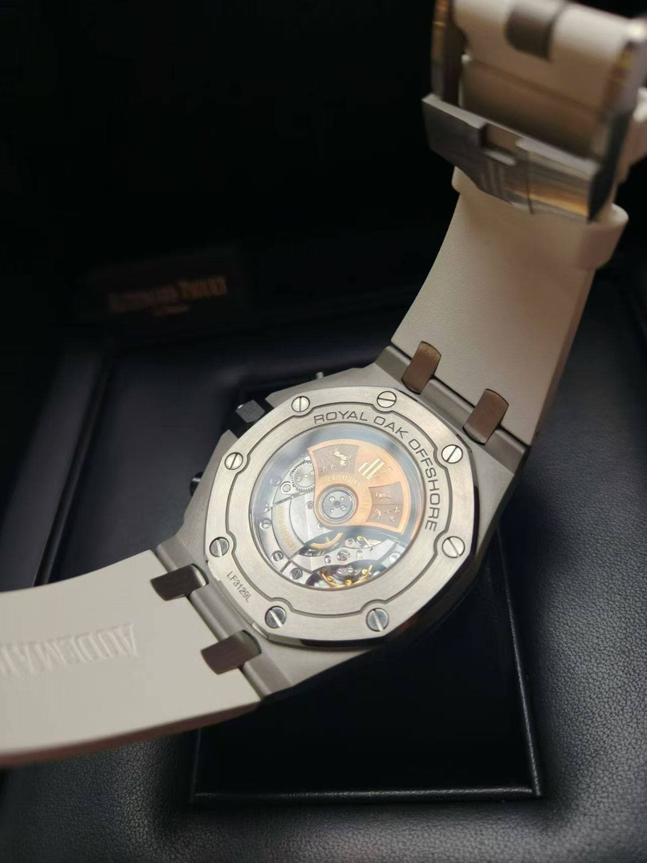 May be an image of wrist watch and text that says 'C ROYAL OAK OFFSHORE A O C 129L'