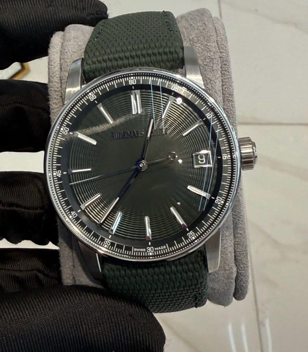 May be an image of wrist watch and text that says '60 05 የትስር 10ี1" iỡ 50 יייו-ייןויין 45 o)l 16 9 OV 20 25 5 SWISE 30 30 MADE'