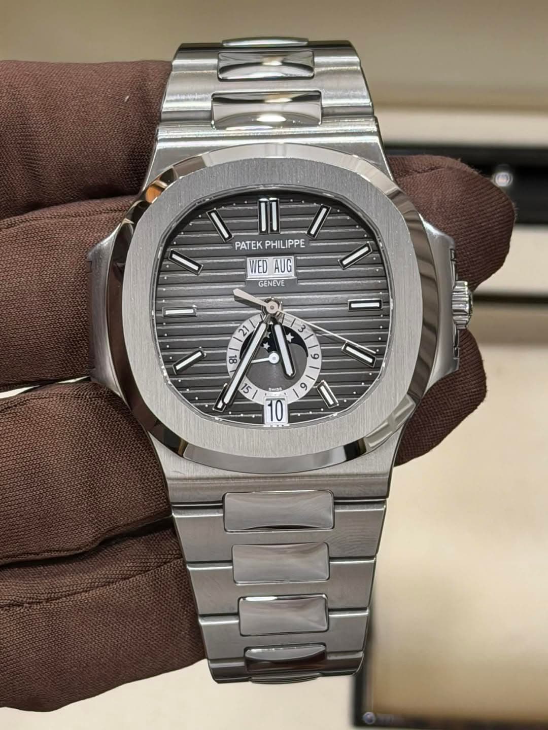 May be an image of wrist watch and text that says 'PATEK KPHILIPPE / PPE WED AUG GENEVE 21 x - 8L ۱ የባዛርለል colla 9 55 mle 6 9 I 10'