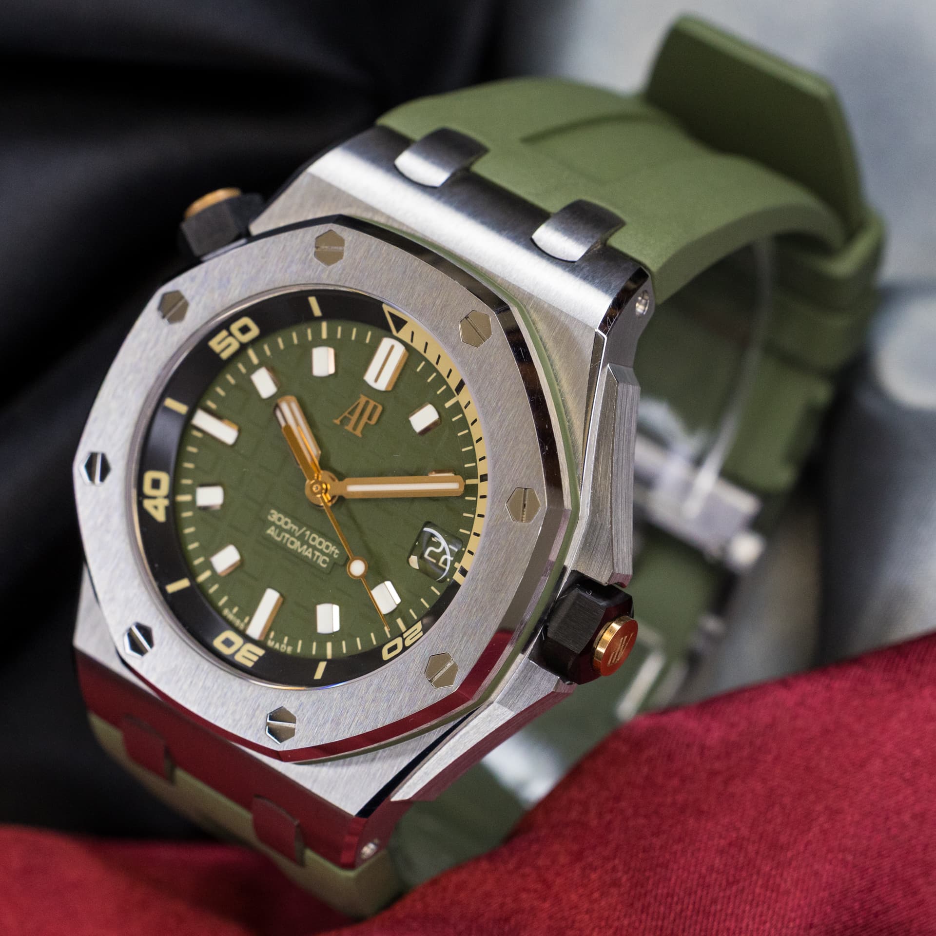 May be an image of wrist watch and text that says 'I 50 AP 40 ه 300/ 300mV ALIT AUTON UTOMAT L CODK ATIC ៧ល 2 人 30 3 d ج -'