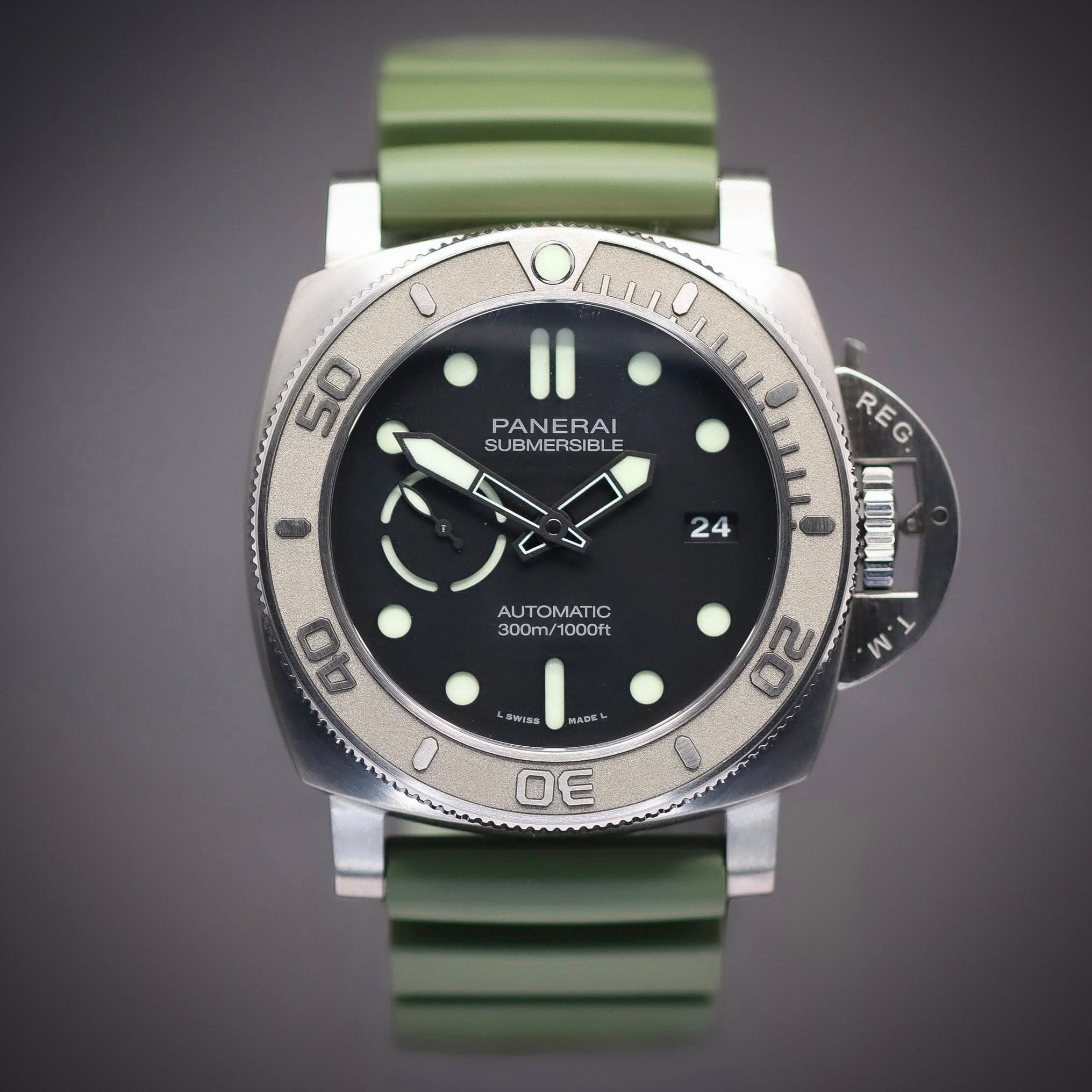 May be an image of wrist watch and text that says '0 50 l ii PANERAI SUBMERSIBLE 24 I TOMATI 300m/ 300m/1000ft 1ODOft REG CLDOON T 富印 第W事る MADE 30'