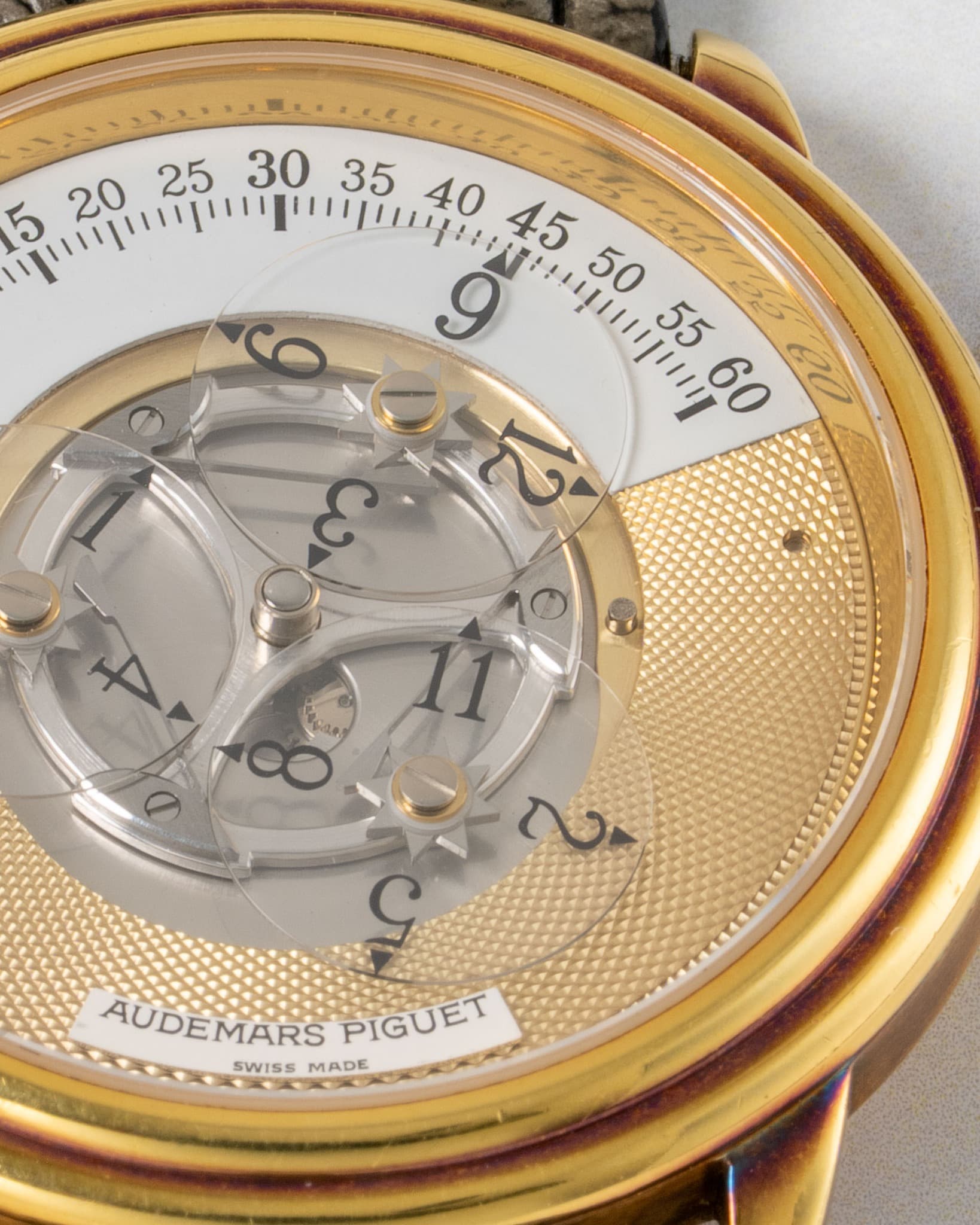 May be an image of wrist watch and text that says ' !! ORO22 4550 !!11lI ΠμααμHT 5O က 10 11 יכנת AUDEMARS PIGUET SWISS MADE'
