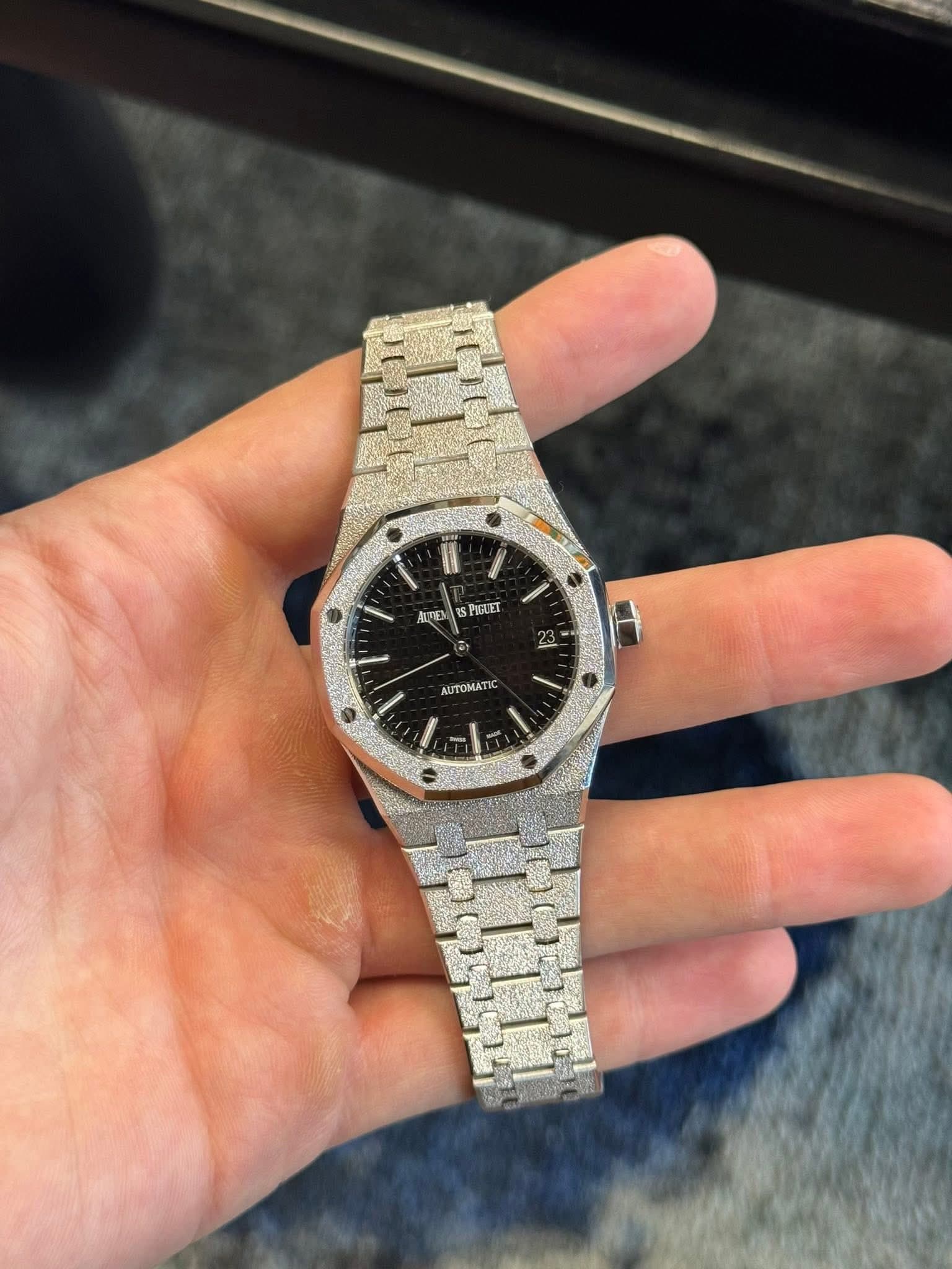 May be an image of wrist watch and text that says 'AUTIEN า PIBLET IGLE AυTOΜΑΤΙΣ l''