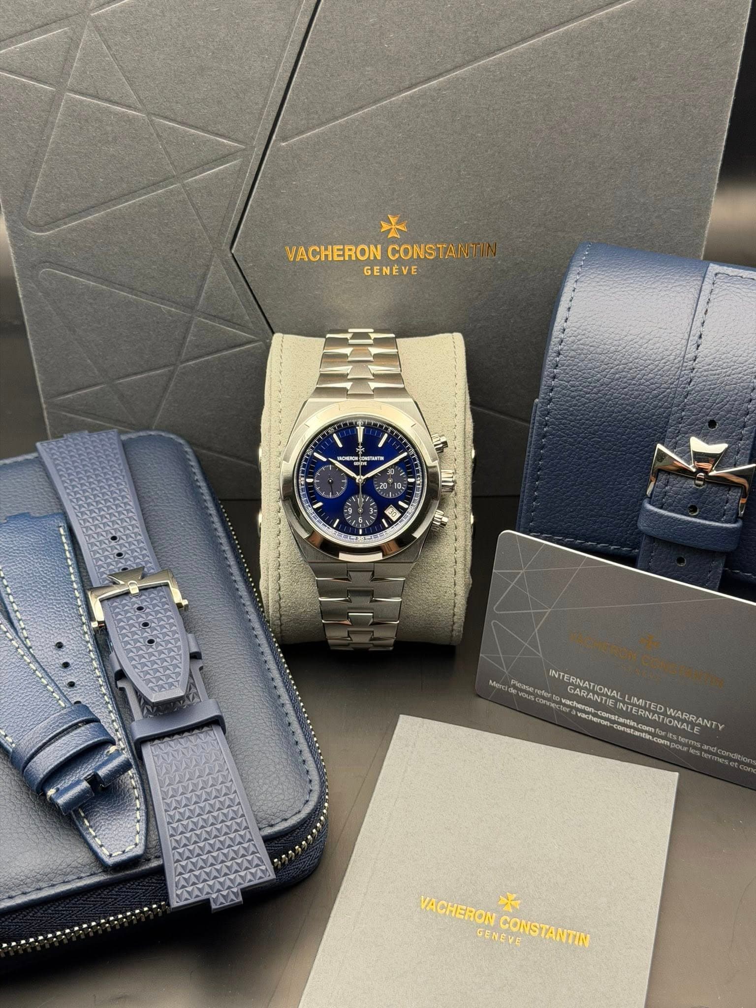 May be an image of wrist watch and text that says 'VACHERON VACHERONCONSTAI CONSTAN GENEVE 2 - 0 0 o اله 40 도나한는 e erlO GARA SARAN NTERNATION TIONAL SON CRNAT NARRANT INTER…