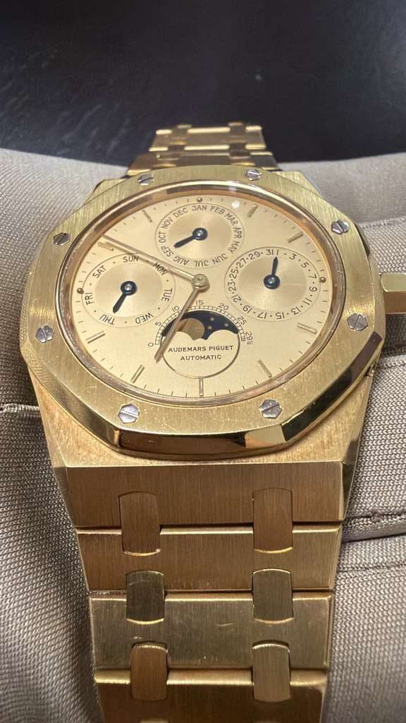 May be an image of wrist watch and text that says 'SUP DEC JAN FEB BMAR No NOV 5 1P dEs N SAT MON MV 70C አበር / FRI ن 9 3ณ 6/ በዘ1 そ O3m B 상금아사공유) ล S ه AUDEMARS PIGUET AUTOMATIC…