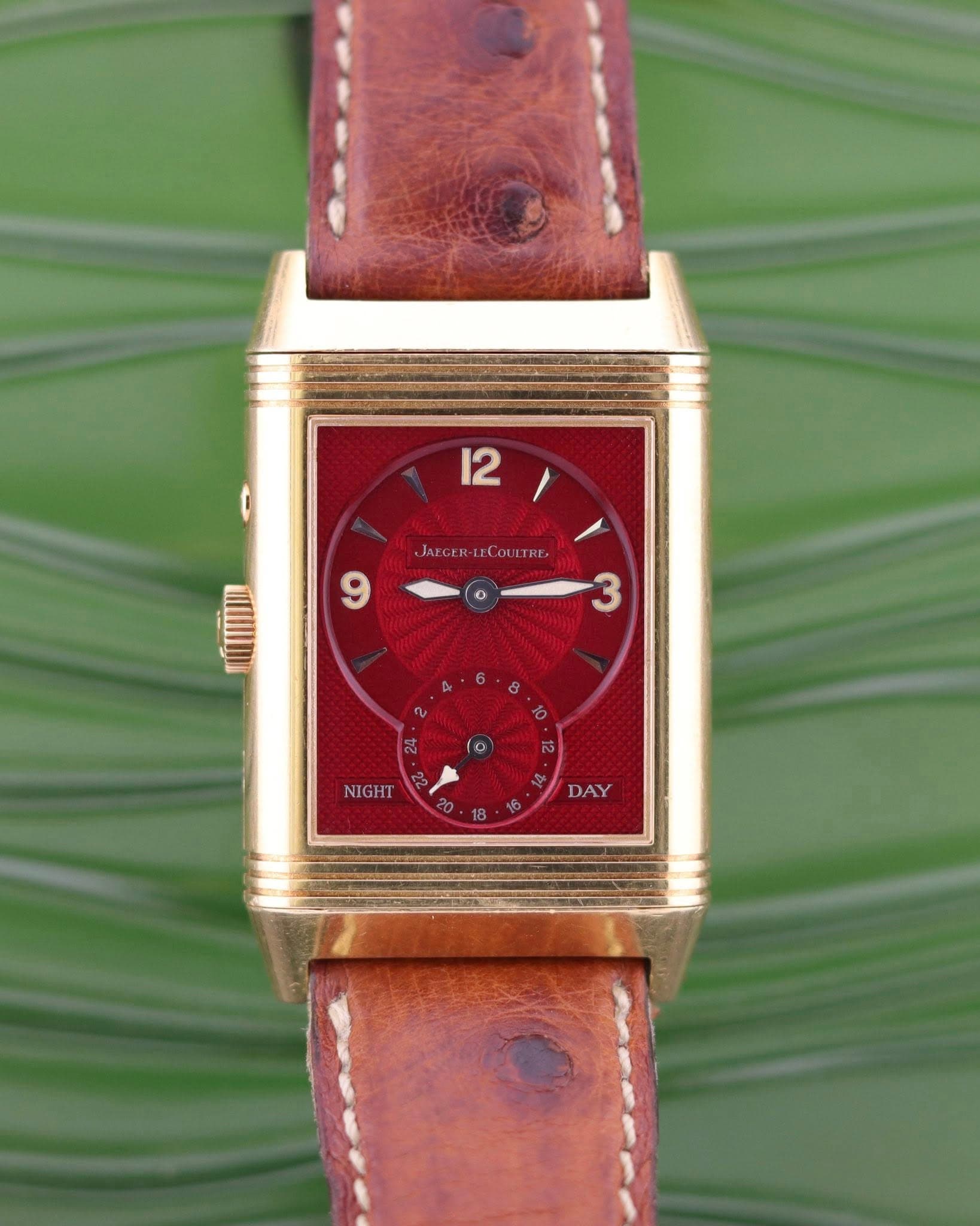 May be an image of leather, wrist watch and text that says '12 JAFGER- JAFGER-LZCOULTRG COULTRE 3 2 S lo 10 ಸ NIGHT 20 や 5 18 DAY'
