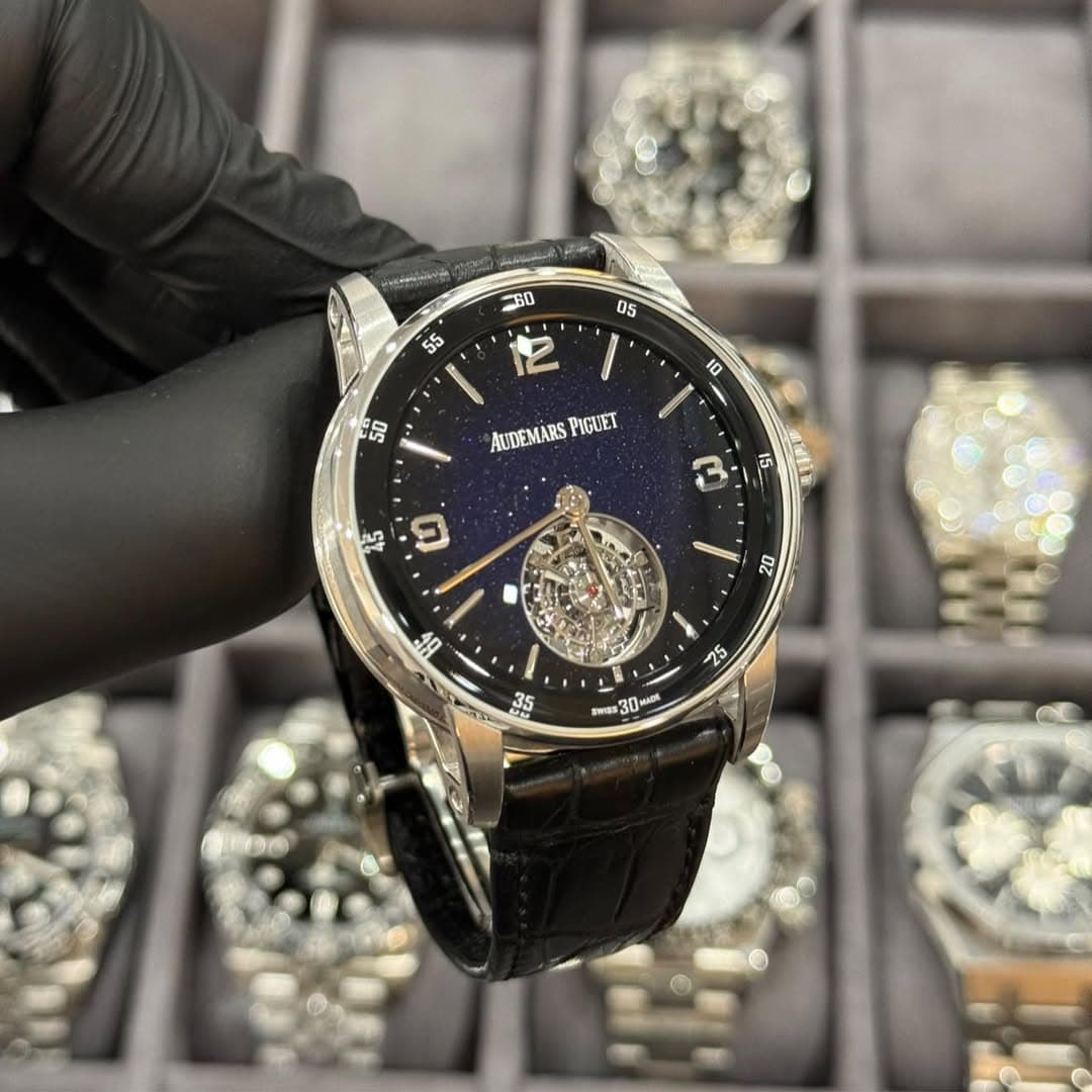 May be an image of wrist watch and text that says 'ร ពេ AUDEMARSPIGUET, AUDEMARS PIGUET N 15 15 0Z X 1 23 35 SWISS 30 30-'