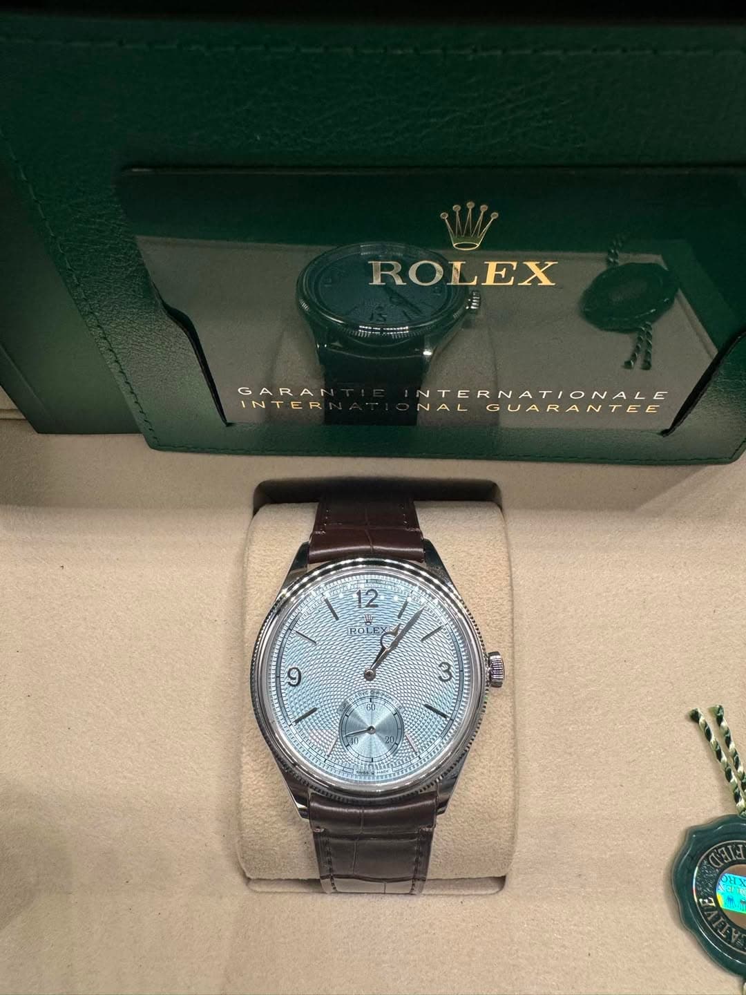 May be an image of wrist watch and text that says 'ROLEX 三 GARAN INTER NTERNATIONALE LGUARANTEE 12 POT O 9 S BO UBALL ตวา ወርንን ฐ בס'