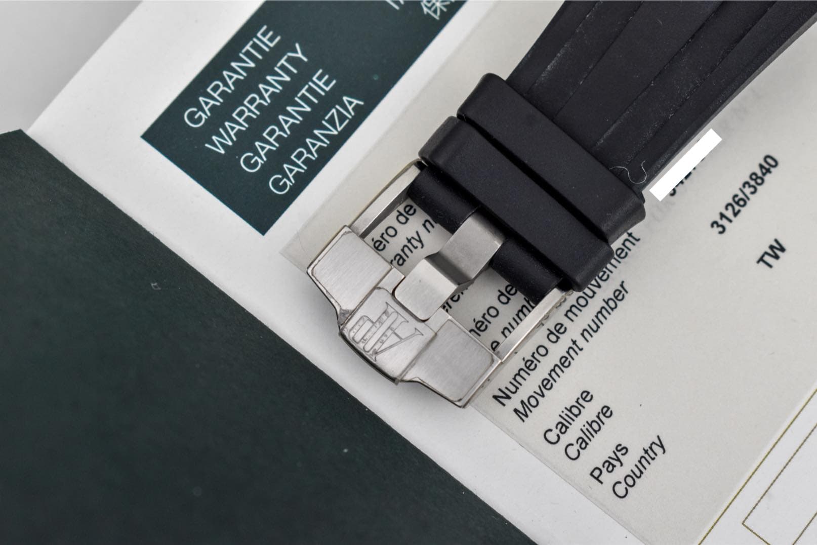 May be an image of digital watch and text that says 'GARANTIE CARATE WARRANTY GARANTIE GARANZIA érode n de éro ranty /3840 TW éro érode de numi de mouven number mouvement Numéro A…