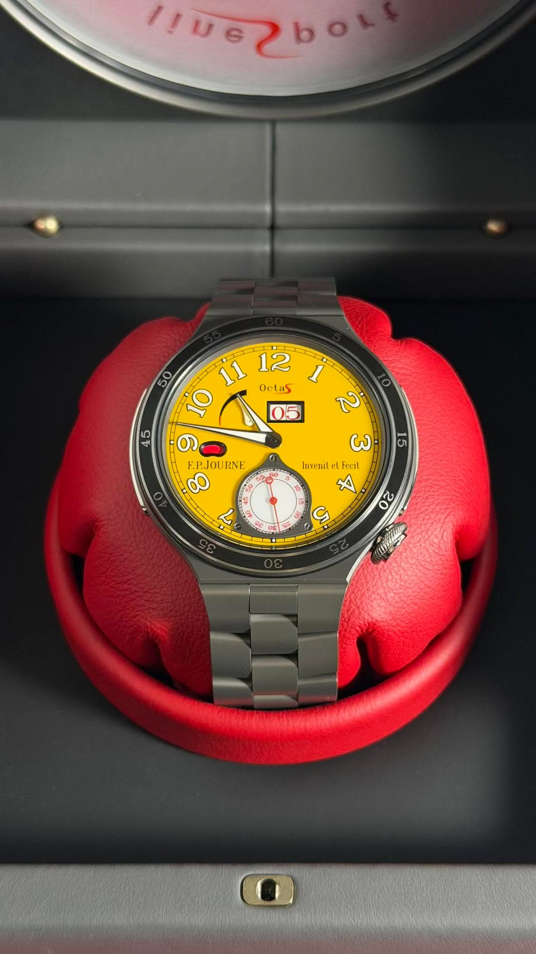 May be an image of digital watch and text that says 'IỊUe / Detas 12 L א መ ၀ F.PJOURNE 00 15 બ১ Invenalı InvenilelFecil el Fecit ሌ e わ 6 正 2 2 ی'