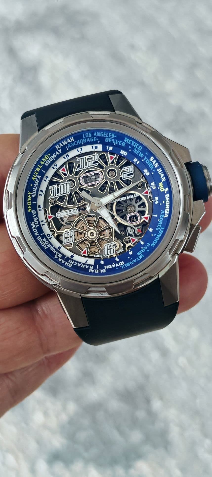 May be an image of digital watch and text that says 'LOS ANGELES 20 MEXICO QRAGE DEN ER IND- 15 SYONEYDUMEUCKLA MIOWAY 15 21 ORIN SAN JUAN SYONEY RIU EDREA GEORGIA Καχόκνα س…