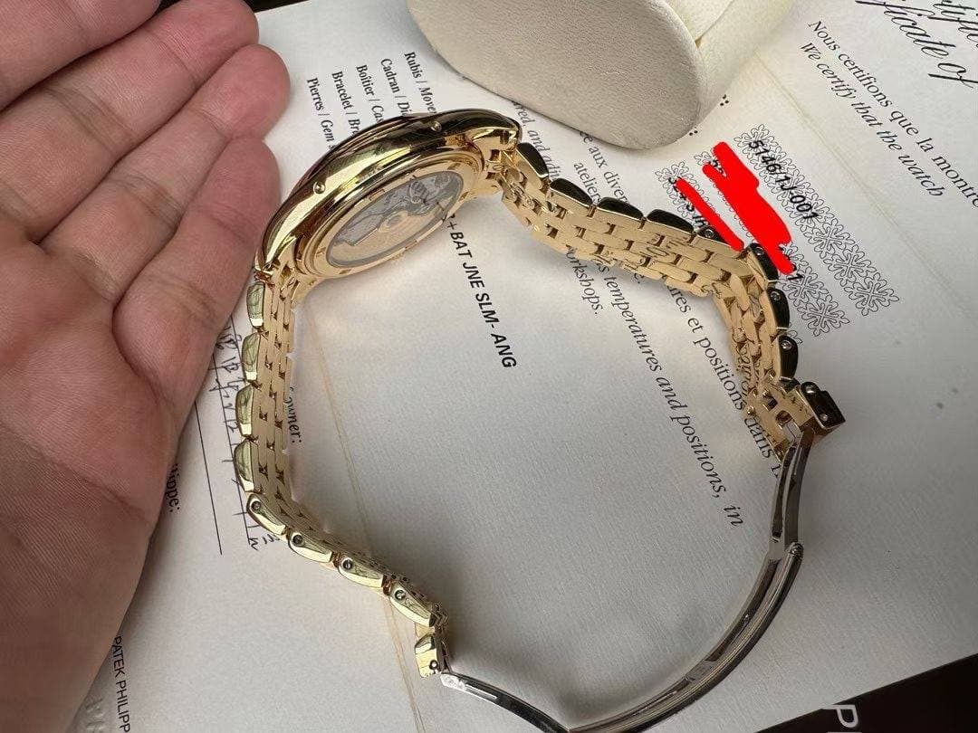 May be an image of jewelry and text that says 'Pierres Boitier Cadran Rubis Bracelet Bri Cas Di Move Gem a ed, andadin aux atelier diver BAT JNE SLM- ANG we certify Nous certifions…