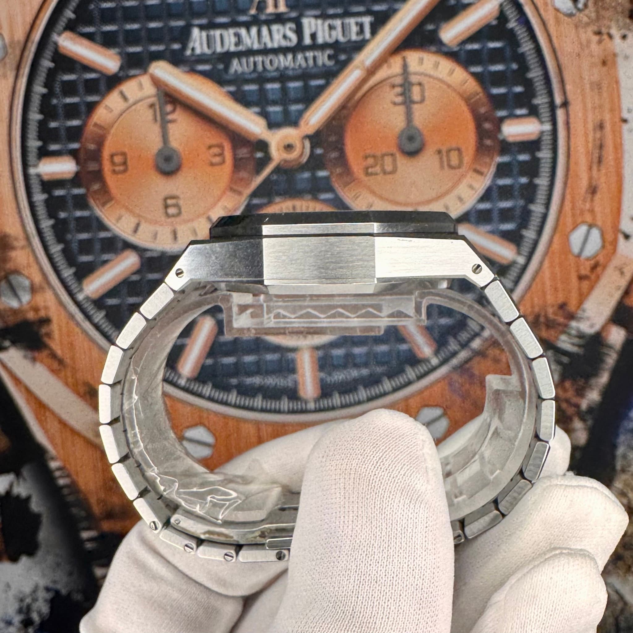 May be an image of wrist watch and text that says 'AUDEMARSPIG AUDEMARS PIGUET AUTOMATIC '