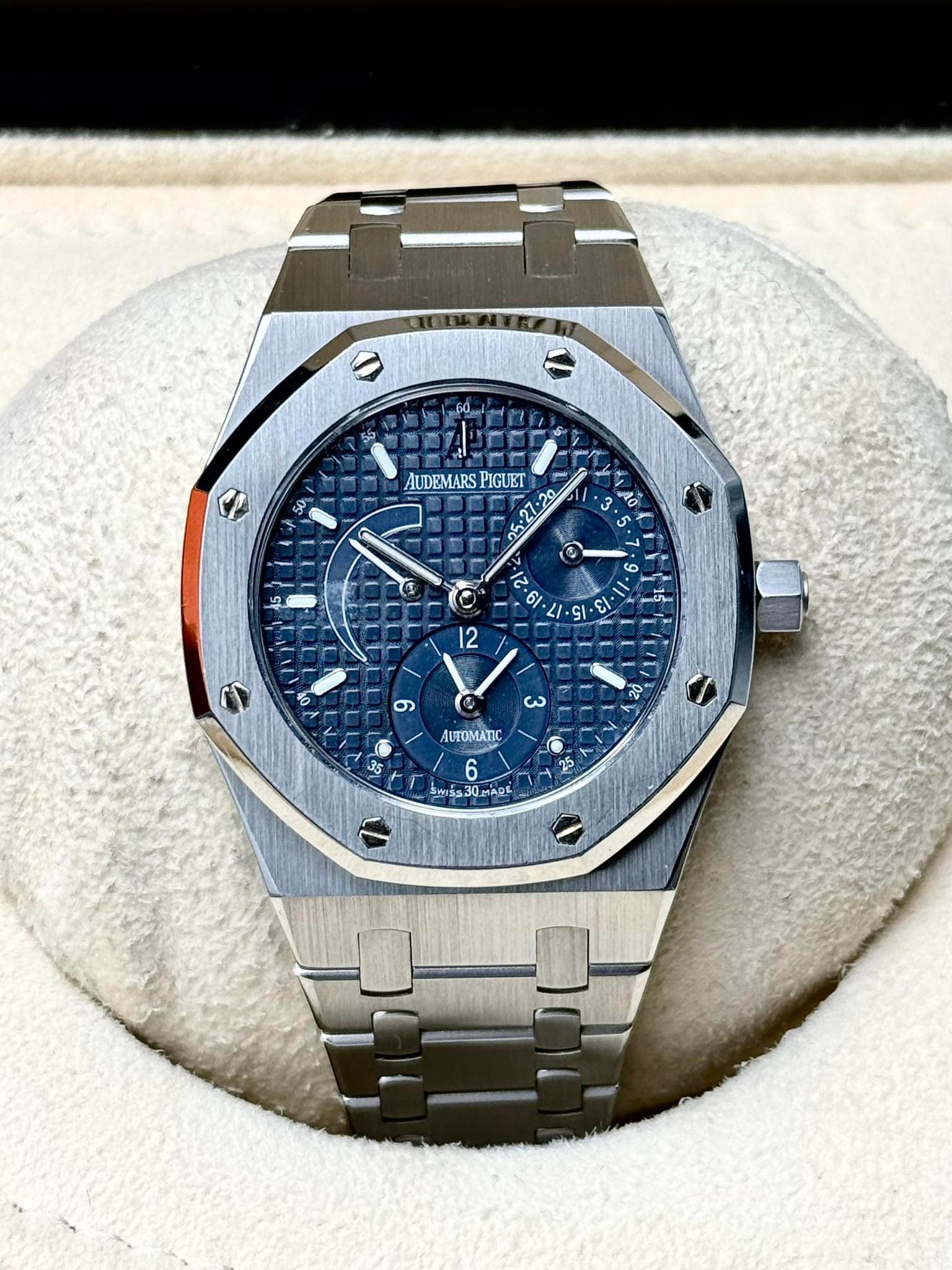 May be an image of wrist watch and text that says ' AUDEMARS PIGUET 27.20 N 25 0 G 9 1. 21. S1 12 9 G ω O2 AUTOMATIC m 35 م 6 Swás más.30rap raDE'