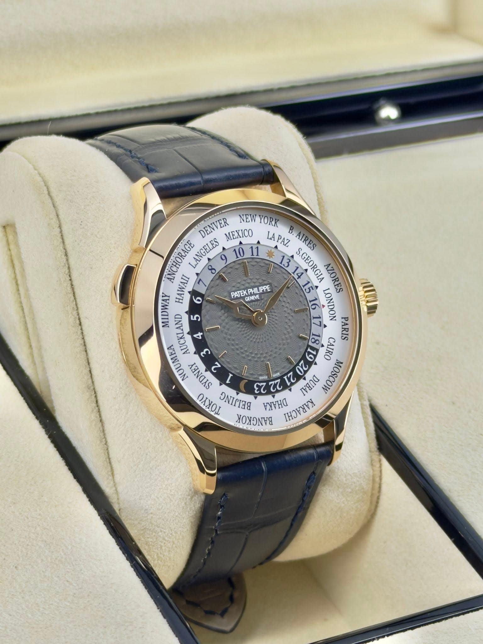 May be an image of wrist watch and text that says 'DENVER NEW NEWYORK YORK MEXICO LAPAZ AIRES ANCHORAGE 8 LANGELES 1011 11 HAWAII MIDWAY AUCKLAND ه PATEKPHILIPP PPE 131415…