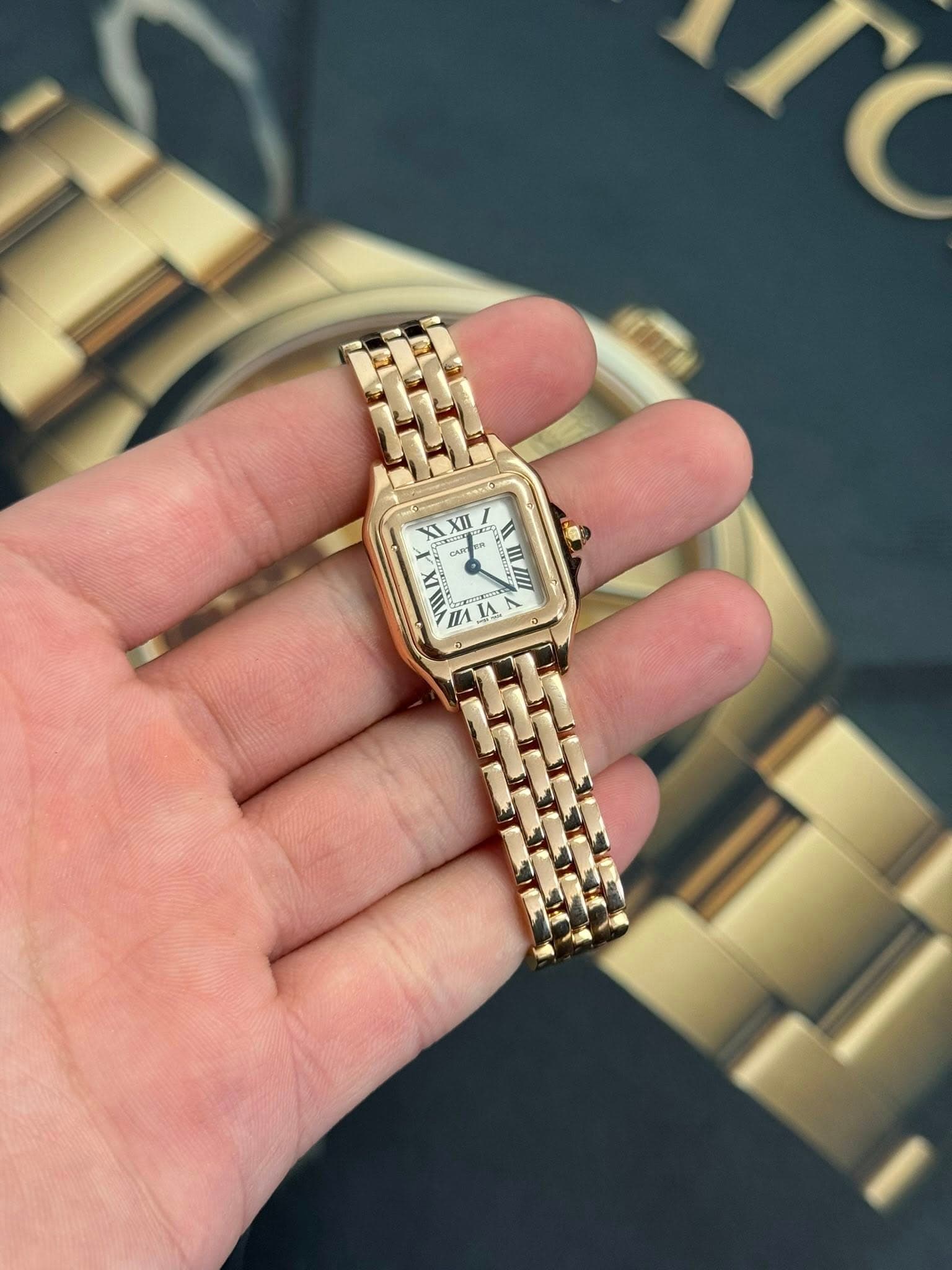 May be an image of wrist watch and text that says 'XII tue Ga C D A nA 1s'