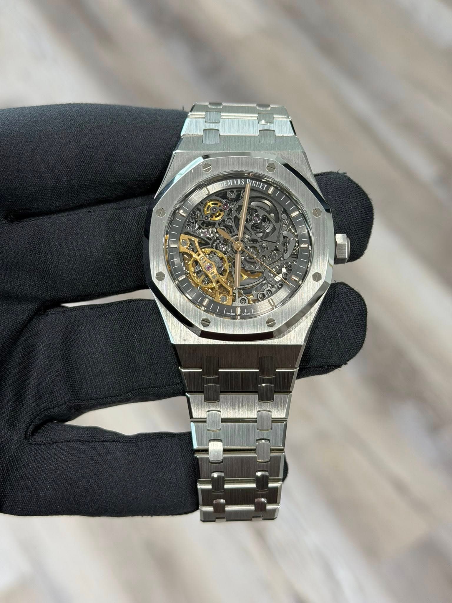 May be an image of wrist watch and text that says 'EMARS DEMARSMIGLET PIGEET ጥያ ب'