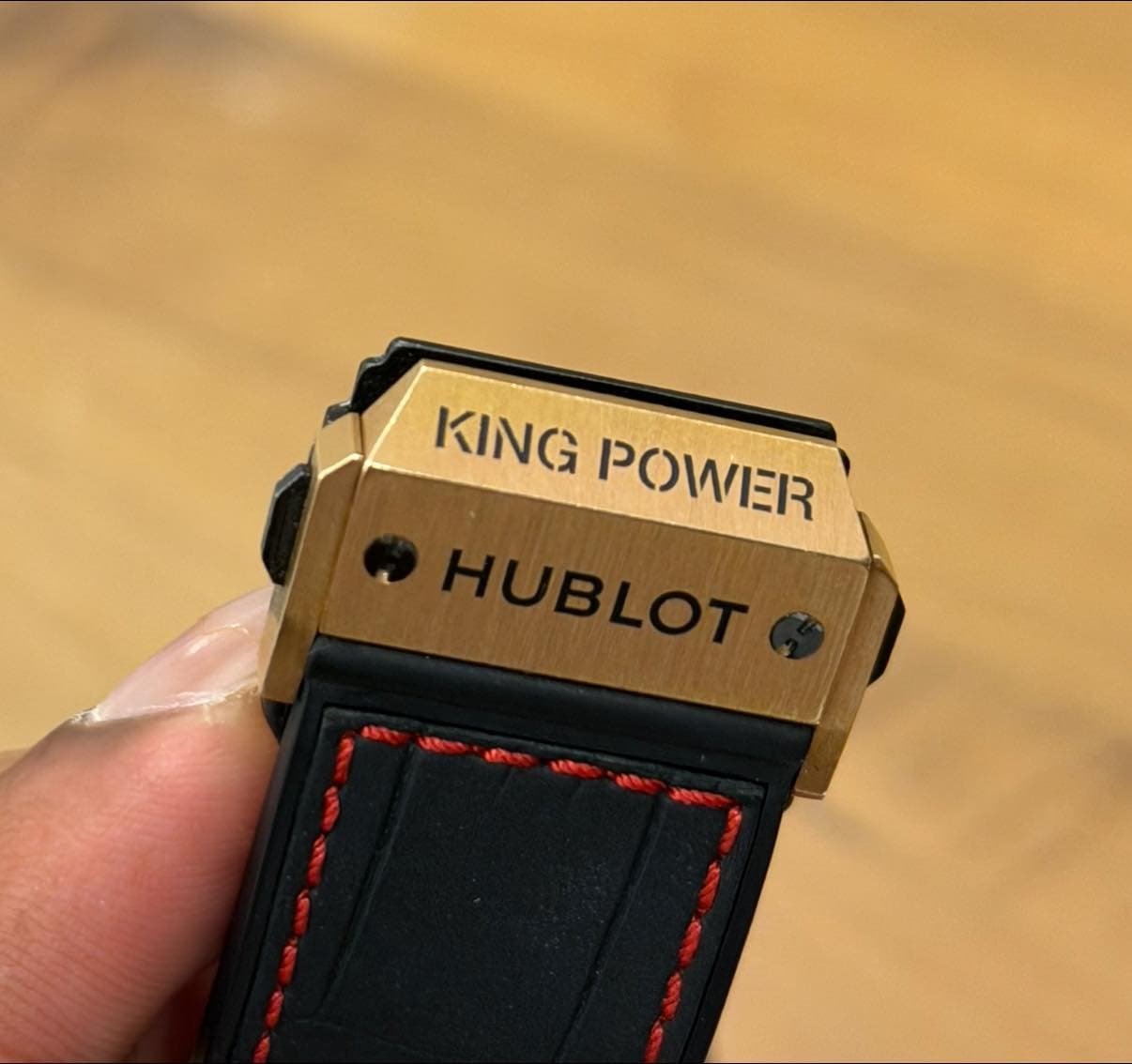 May be an image of wrist watch and text that says 'KING POWEER'