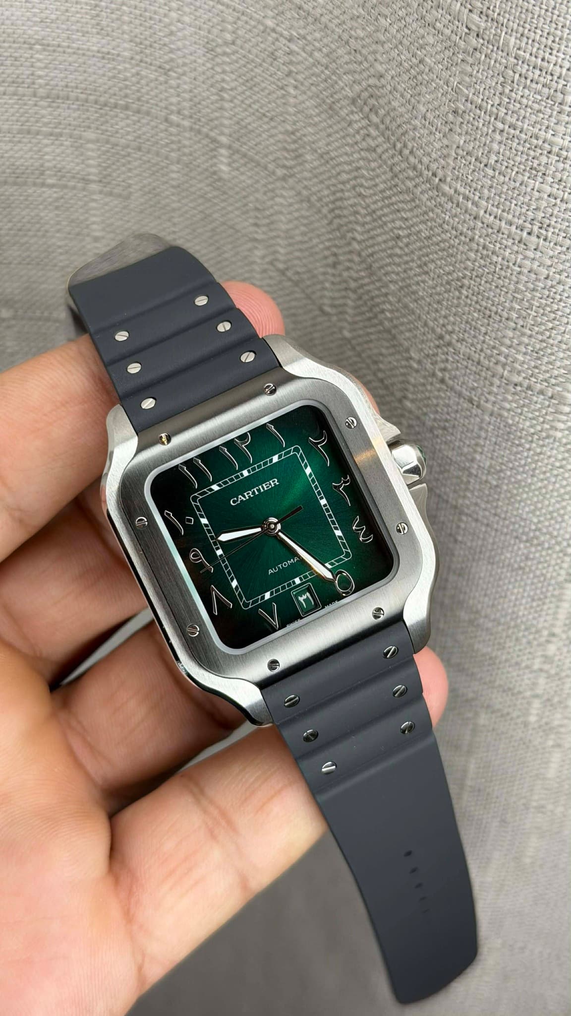 May be an image of digital watch and text that says '2 ي CARTIER ン קגי OMA AM o 緣 )'