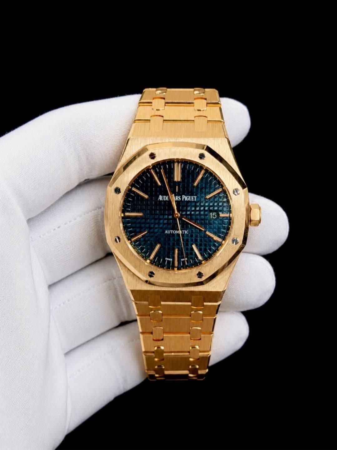 May be an image of wrist watch and text that says 'II AUDE AUDEARSPIGUET RS PIGUET S 15 AUTOM TIc ע ن'