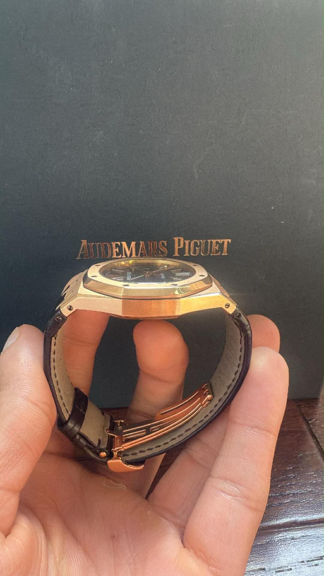 May be an image of wrist watch, ring and text that says 'EM/ EMARSPIGUET PIGU ET PIGUET'