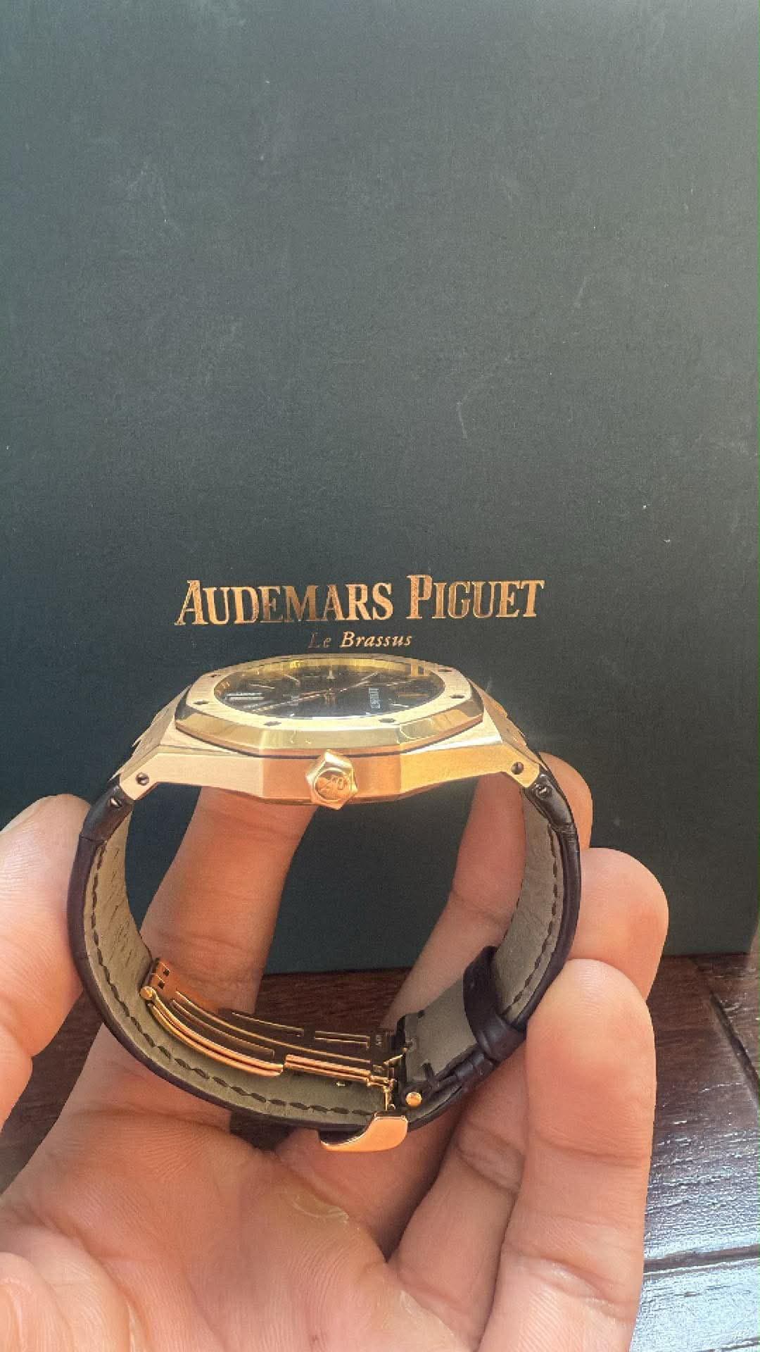 May be an image of wrist watch and text that says 'AUDEMA AUDEMARSPIG ARS PIGUET Brassus'