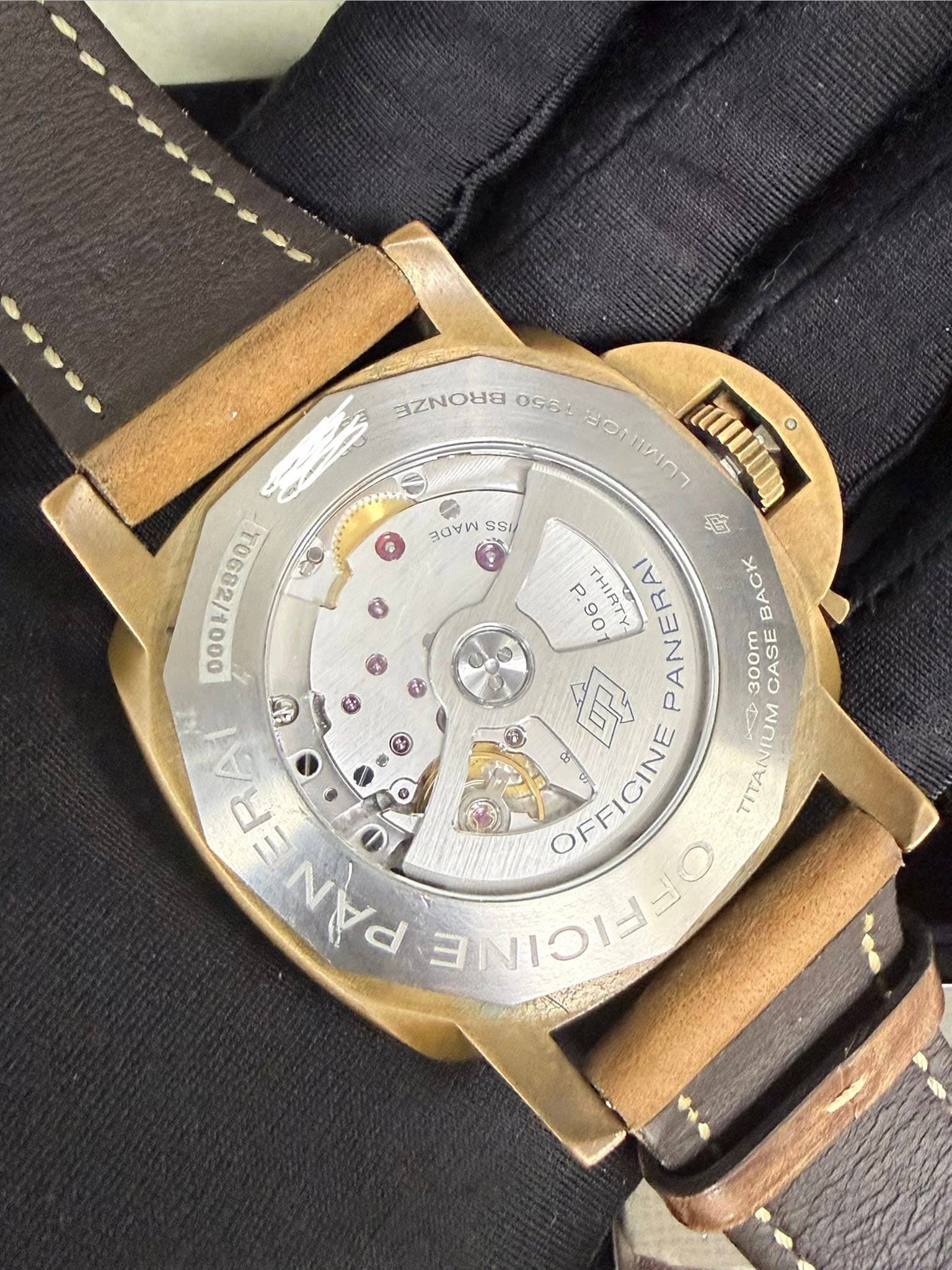 May be an image of wrist watch and text that says 'MAEE ssu BRRRNE O5E: וסמ 1107 ไพว O 安 060 스오비H즈 BACK 可 PANERA o 300m CASE OFFICINE B TITANIUM อางเว T0682/1000 O ERAI'