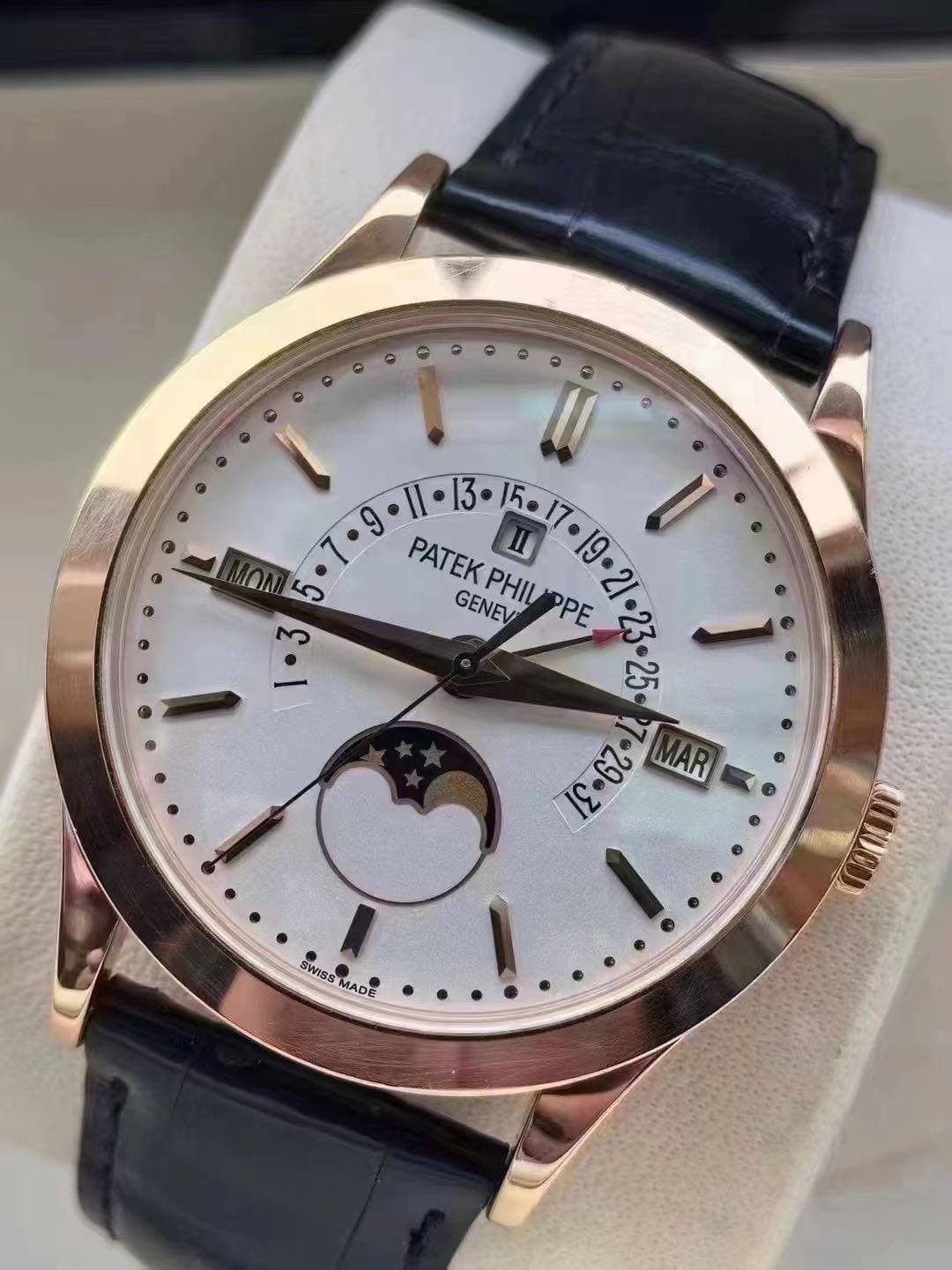 May be an image of wrist watch and text that says 'ေ 8 ခ MOMO ΜΟΛ 11.13 II PATEK II GENEV PHIL PE PATEKPHILIPPE 1・23・25・ 29. MAR SWISS MADE'