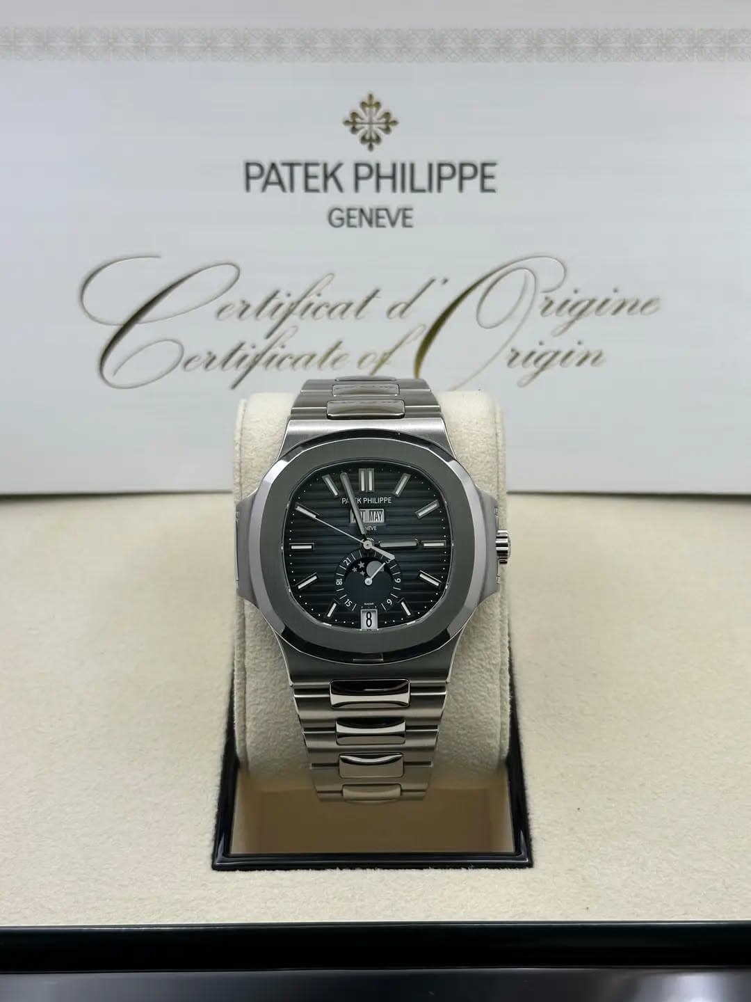 May be an image of wrist watch and text that says 'PATEK PATEKPHILIPPE PHILIPPE GENEVE Crasfun Dertificale irtifical Origine rigin II PA HLIPFE LIP MLI U O -'