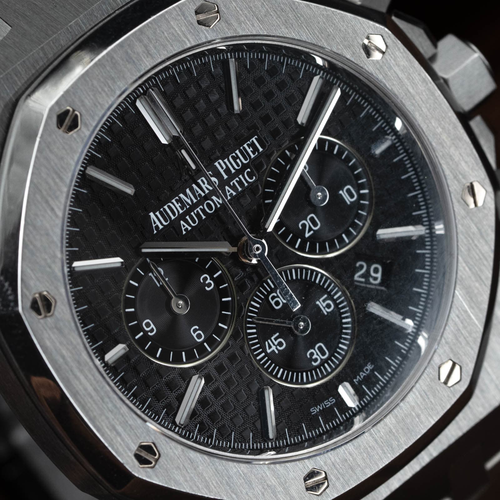 May be an image of wrist watch and text that says 'I PIGUET ATIC AUDEMAR AUTOMATIC AOTON :) ( L0 R 30 45 SWISS ISS'