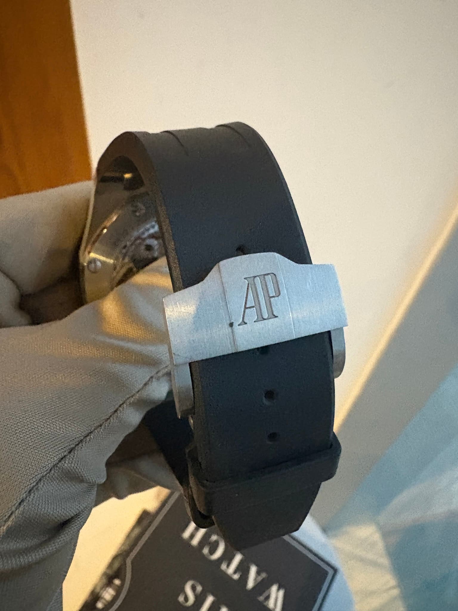 May be an image of wrist watch and text that says 'AP SI אוכוז IOLV'