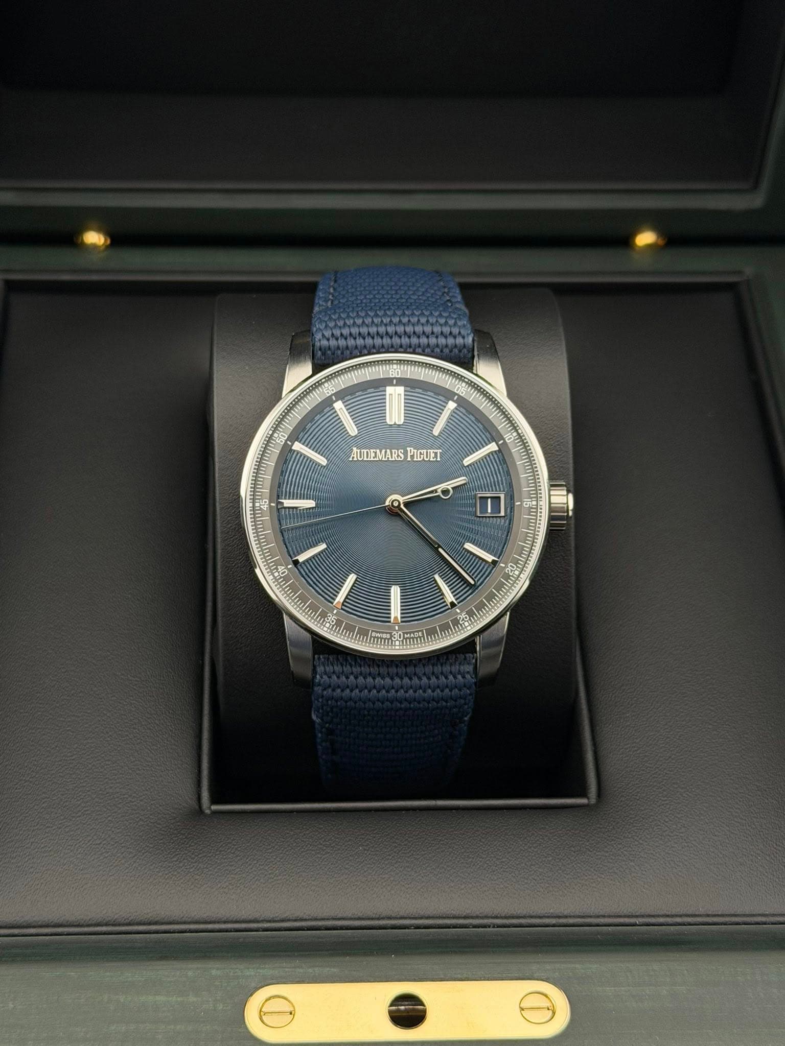 May be an image of wrist watch and text that says 'AUDEMARSPIGUET AUDEMARS PICUET D'