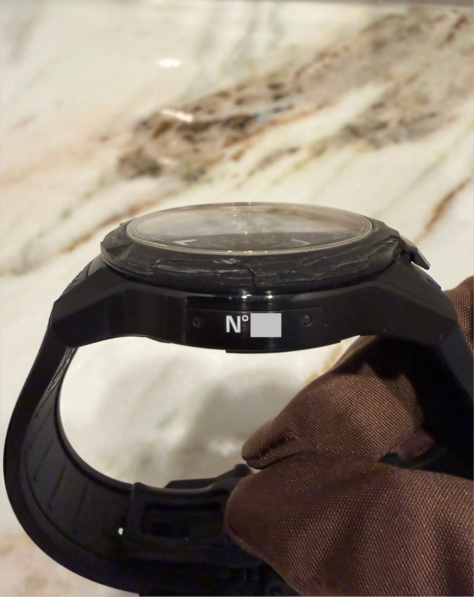 May be an image of digital watch and text that says 'N°'