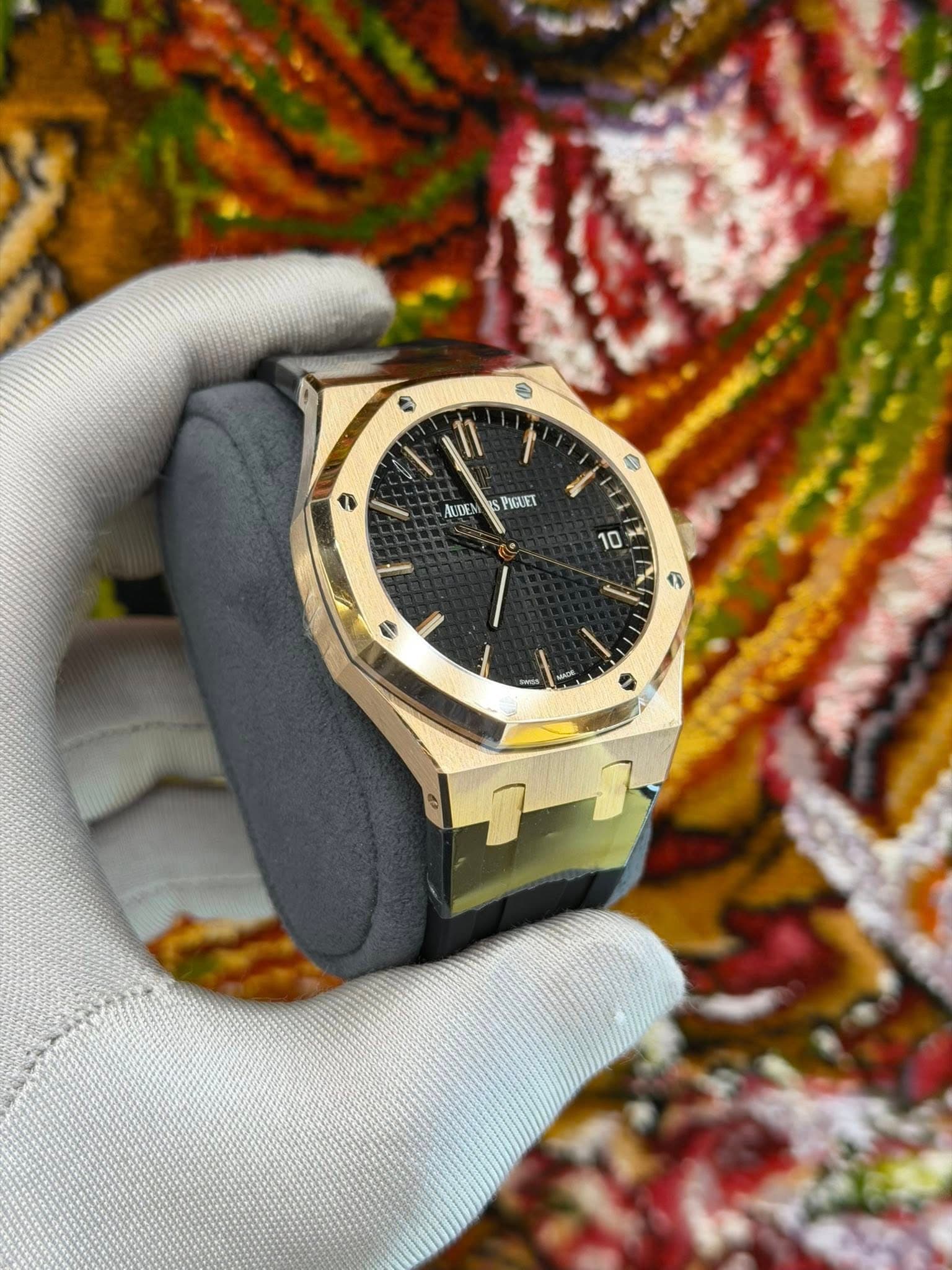 May be an image of wrist watch and text that says 'a 11 t 4 D 年画 PIGUET 10 き'