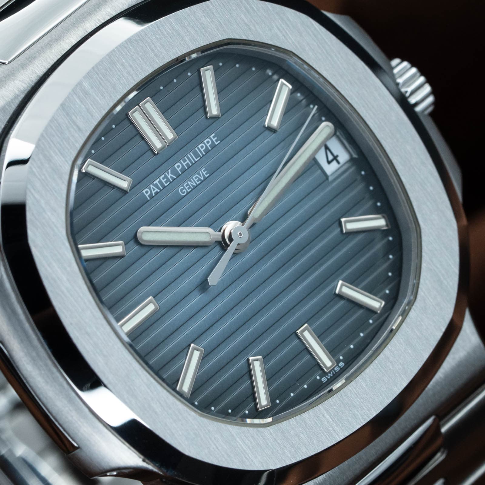 May be an image of wrist watch and text that says 'PATEK TEKPHILIPPE PHILIPPE GENEVE SWISS S5 SV SW ١'
