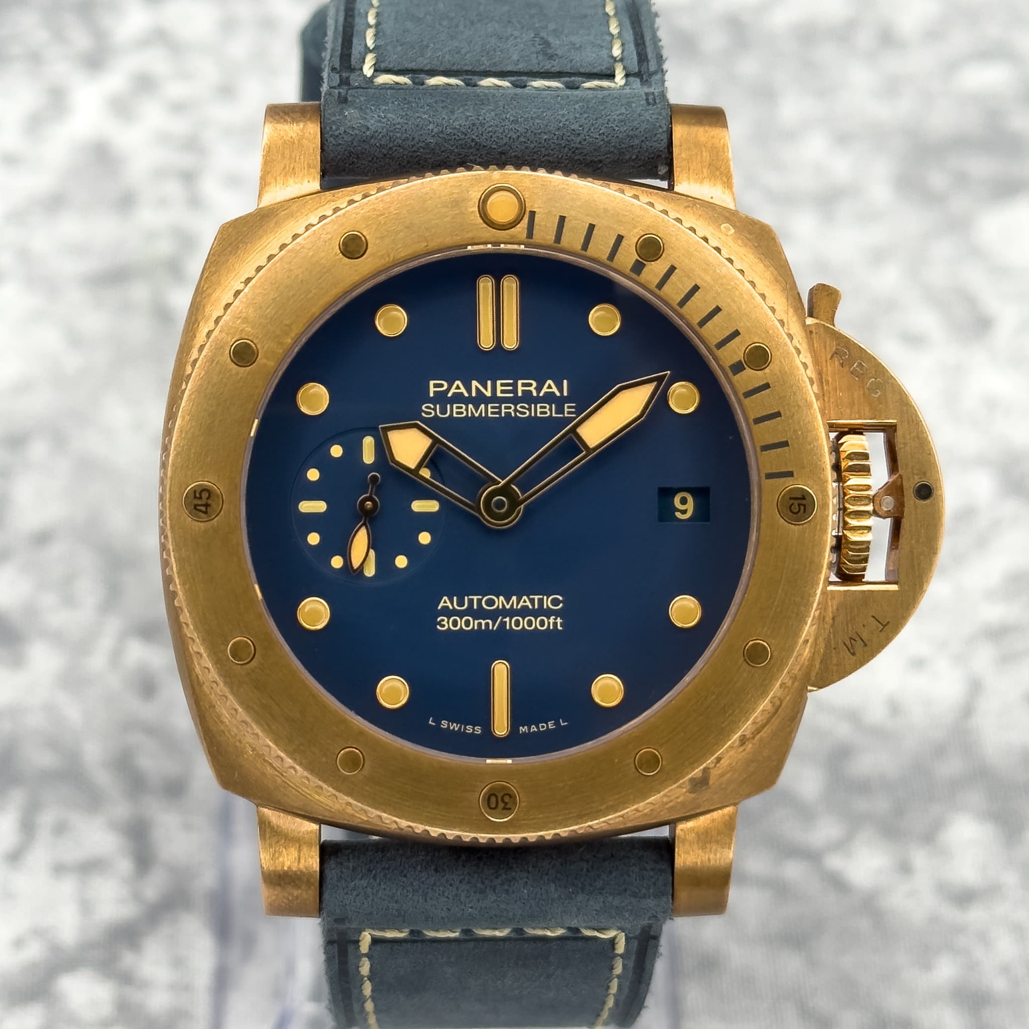 May be an image of wrist watch and text that says 'PANERAI SUBMERSIBLE AUTOMATIC 300m/100oft oooft 300m CAN อมิบพ SWISS MADE'