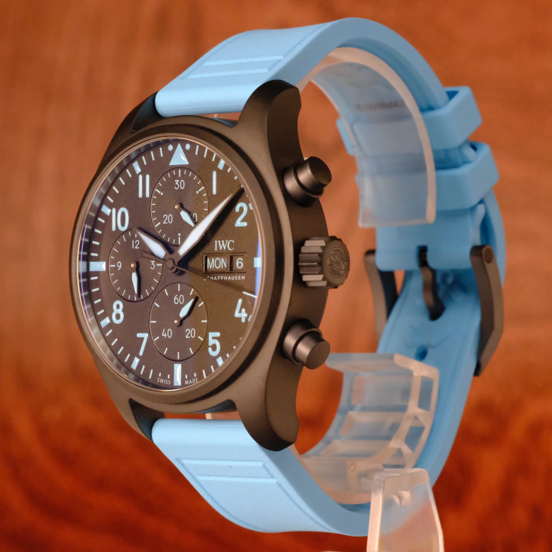 May be an image of digital watch and text that says 'I 30 n バ -9 3- 2 IWC MON 6 -HEFFHAUSEN SMISS MADI'