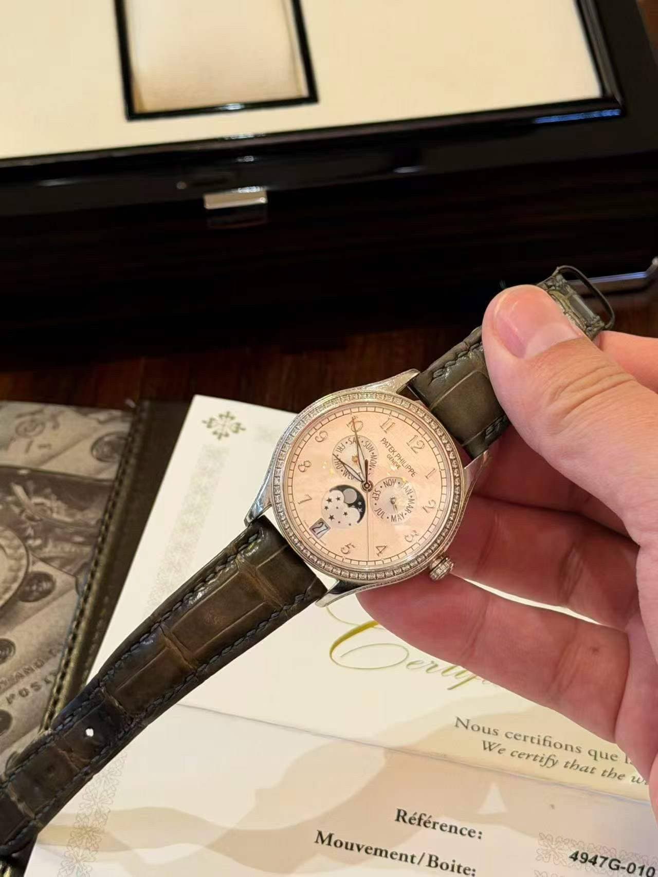May be an image of wrist watch and text that says '6 d -SA co ខ ליחהי 茶 MOW oV 새 u ا L లా 05 4 焼だ Nous We certifions que certify that the u Référence: Rétérence: Mouvement/…